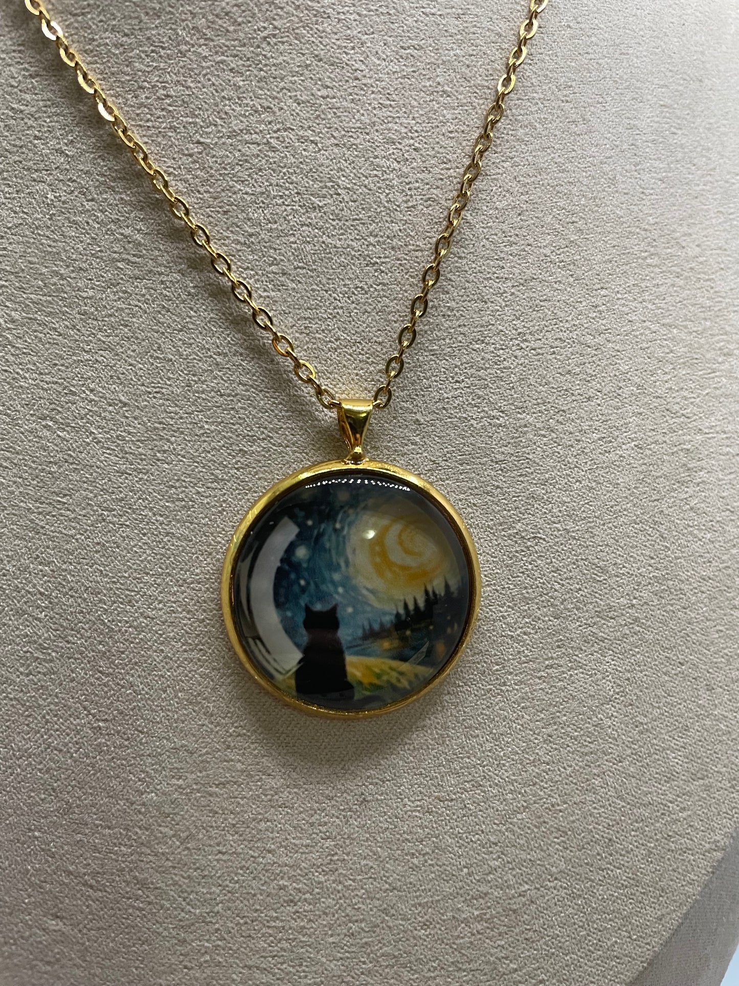 Collier Chat Scène Mystique (Fini Doré) 