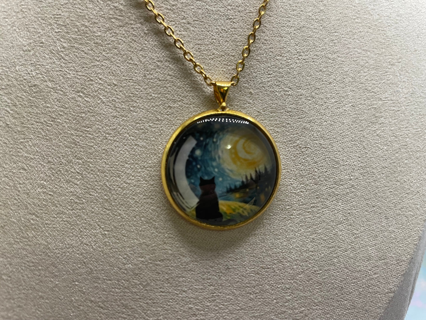 Collier Chat Scène Mystique (Fini Doré) 