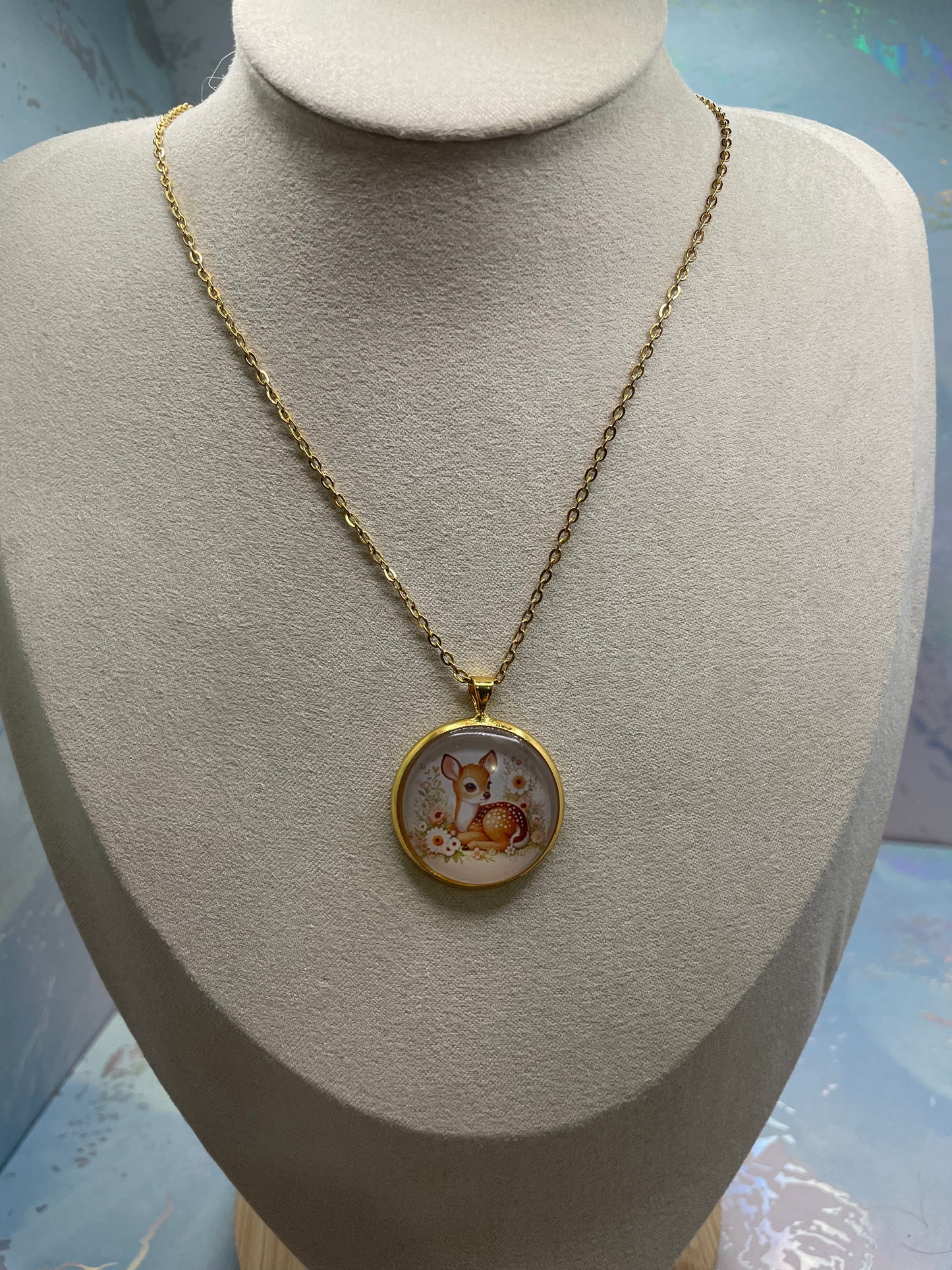 Collier Cabochon Chevreuil (Fini Doré)-Acier Inoxydable+Sans Nickel