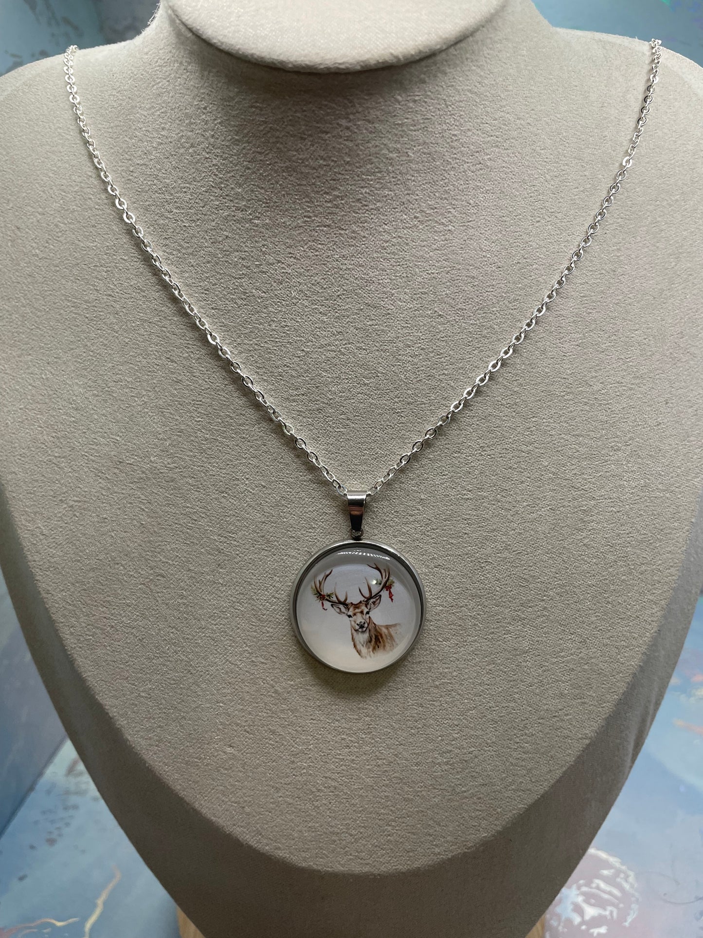 Collier Cabochon Chevreuil (Finition Argent)-Acier Inoxydable+ Sans Nickel