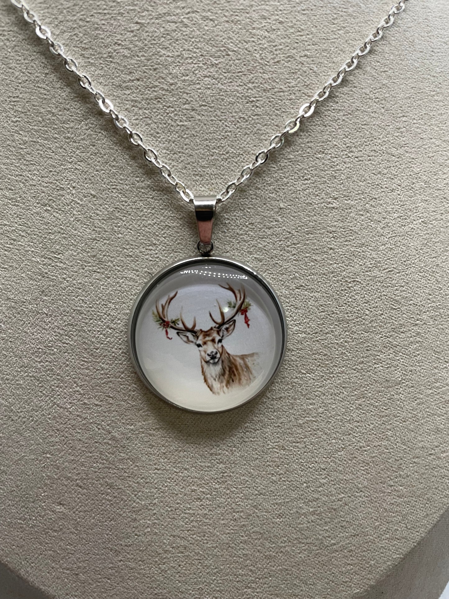 Collier Cabochon Chevreuil (Finition Argent)-Acier Inoxydable+ Sans Nickel