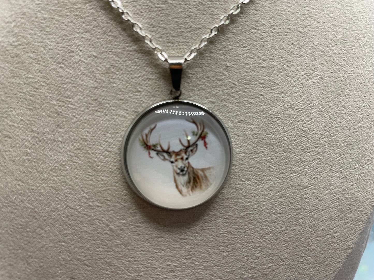 Collier Cabochon Chevreuil (Finition Argent)-Acier Inoxydable+ Sans Nickel