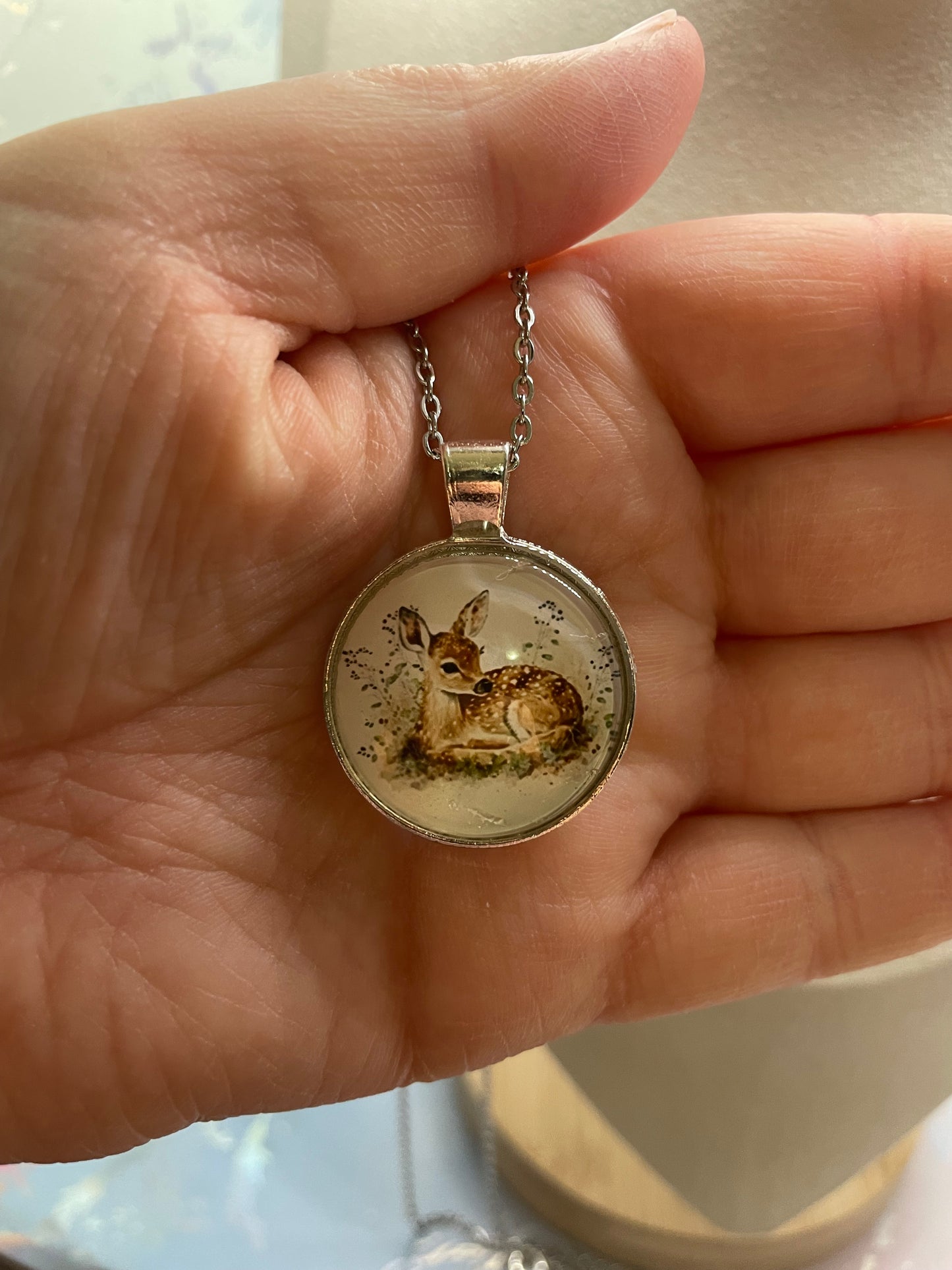 Collier Cabochon Chevreuil (Finition Argent)-Acier Inoxydable+ Sans Nickel