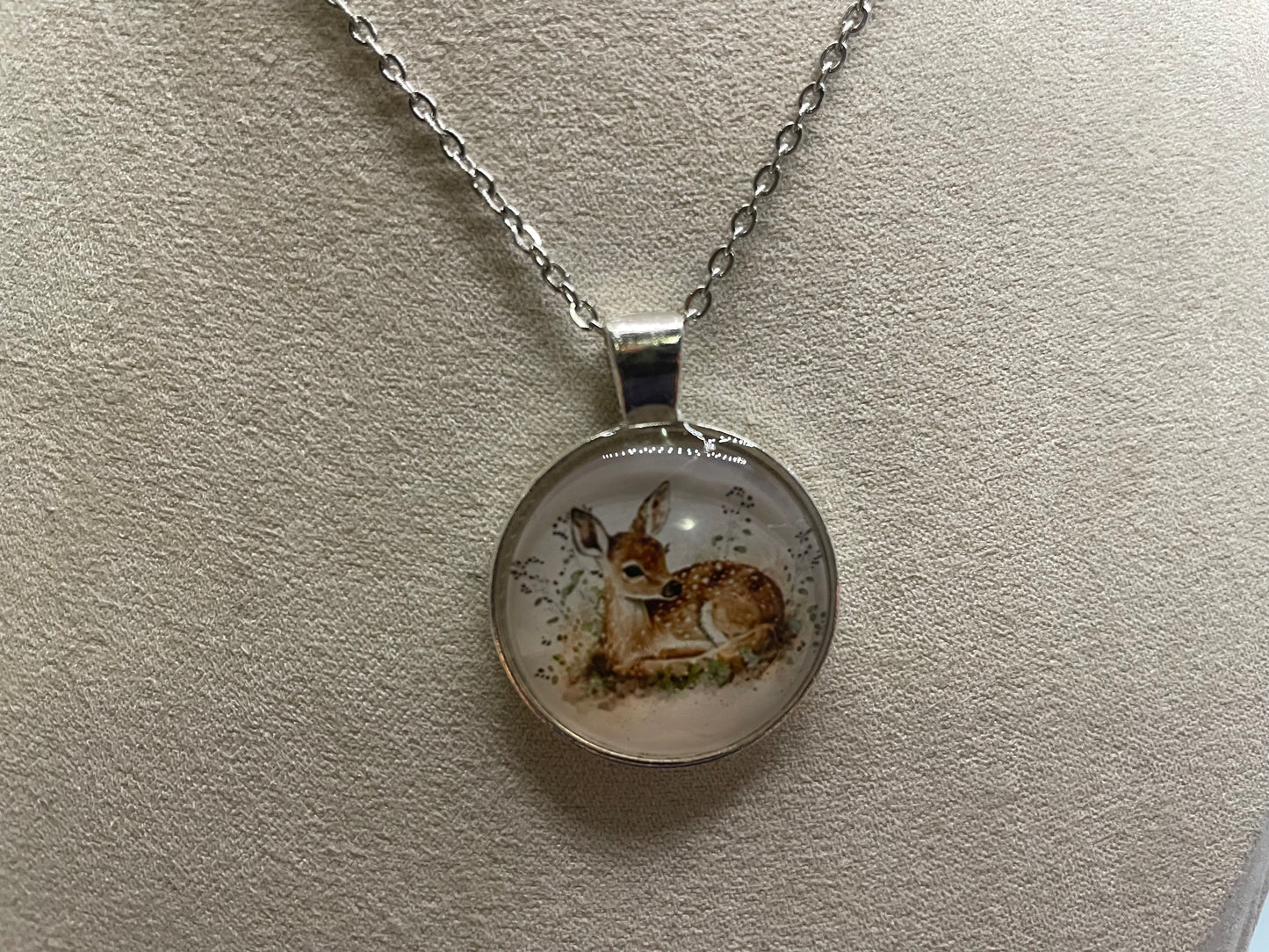 Collier Cabochon Chevreuil (Finition Argent)-Acier Inoxydable+ Sans Nickel