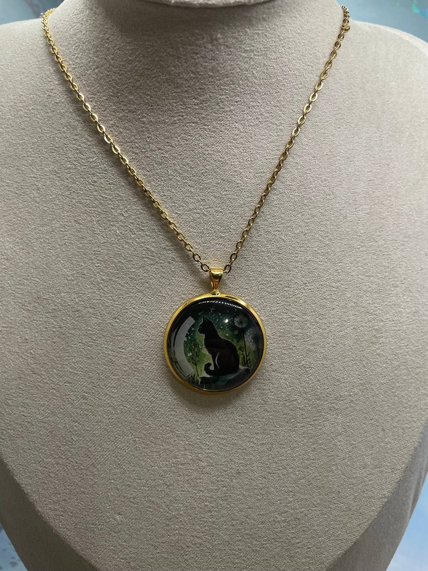 Collier Chat Scène Mystique (Fini Doré) 