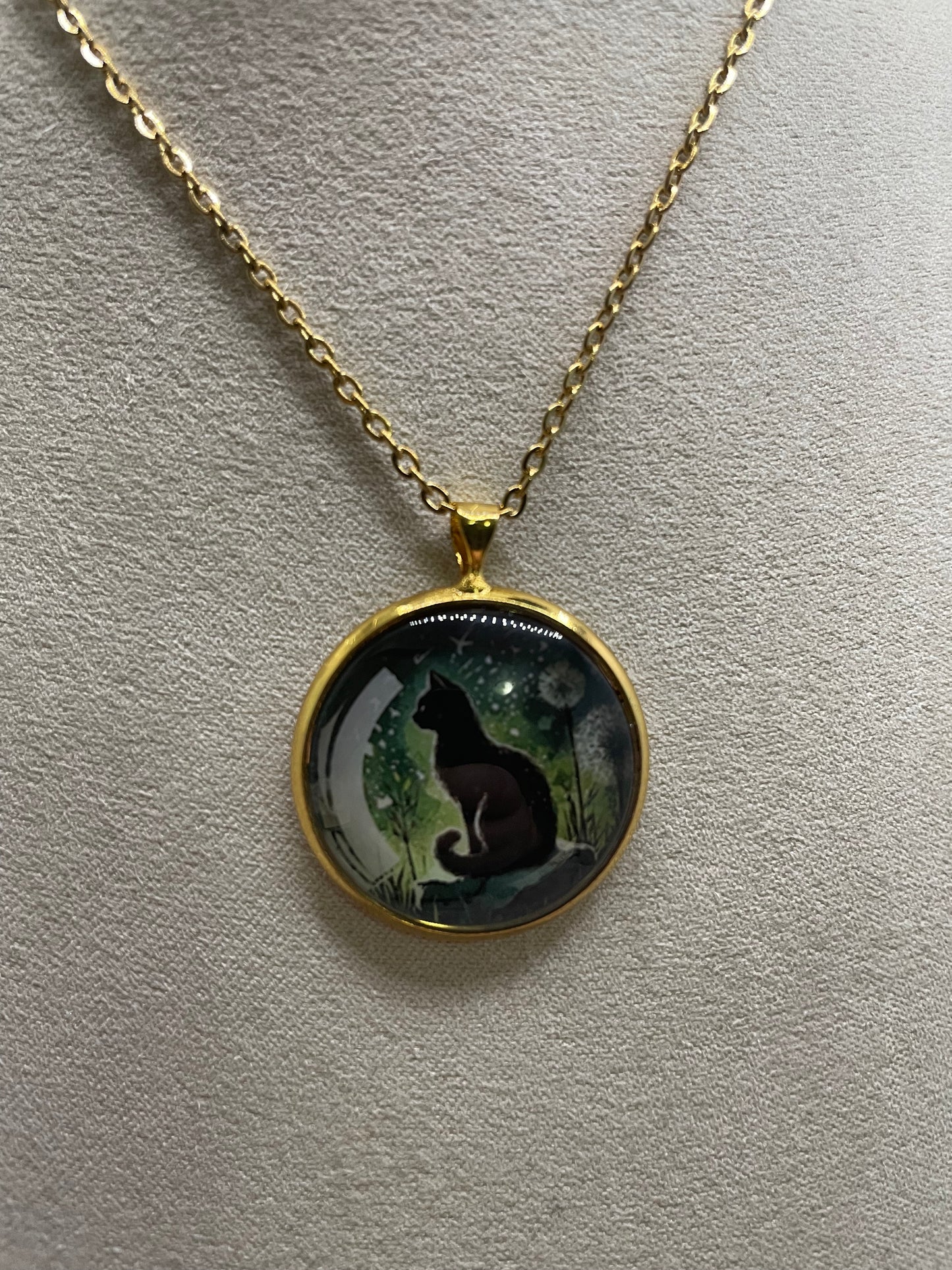 Collier Chat Scène Mystique (Fini Doré) 