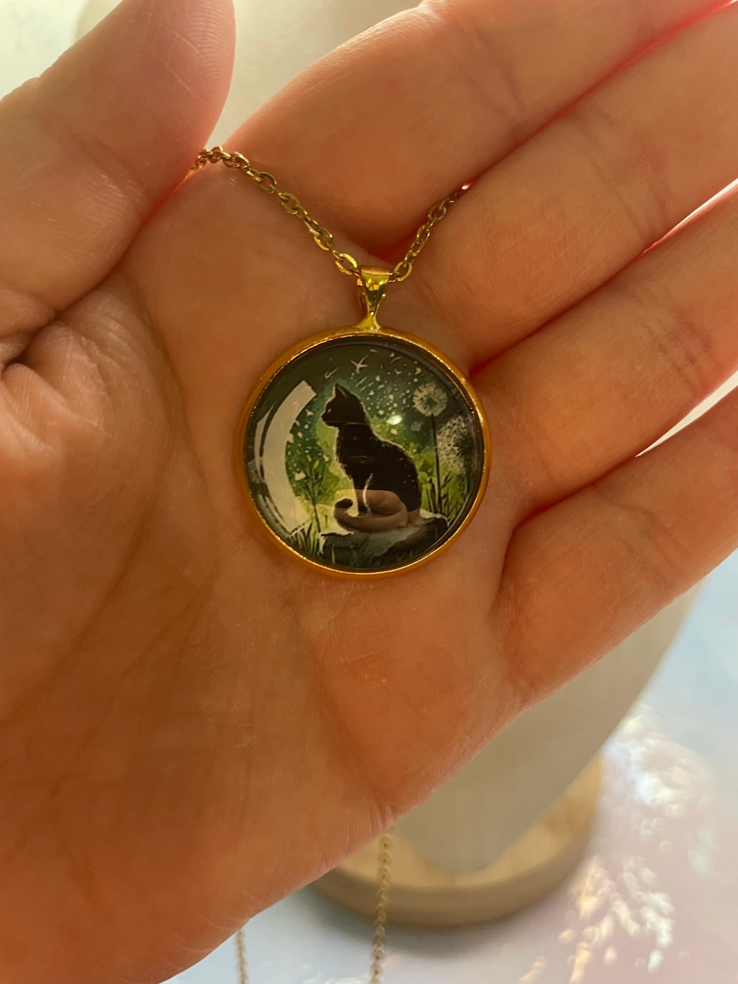 Collier Chat Scène Mystique (Fini Doré) 