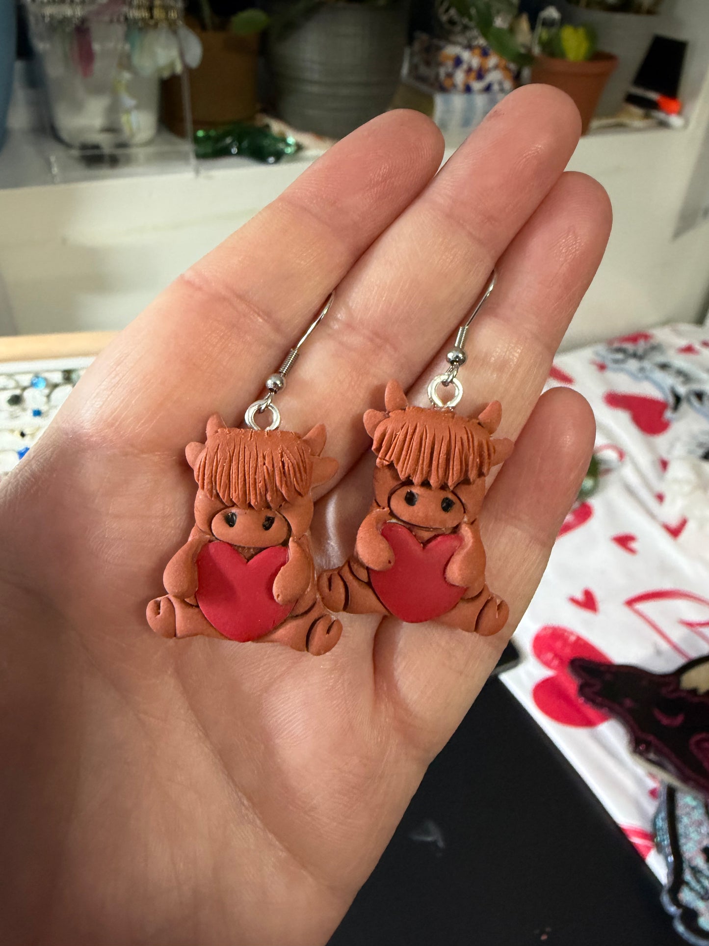 Boucles d’oreilles vaches Highland avec cœur 