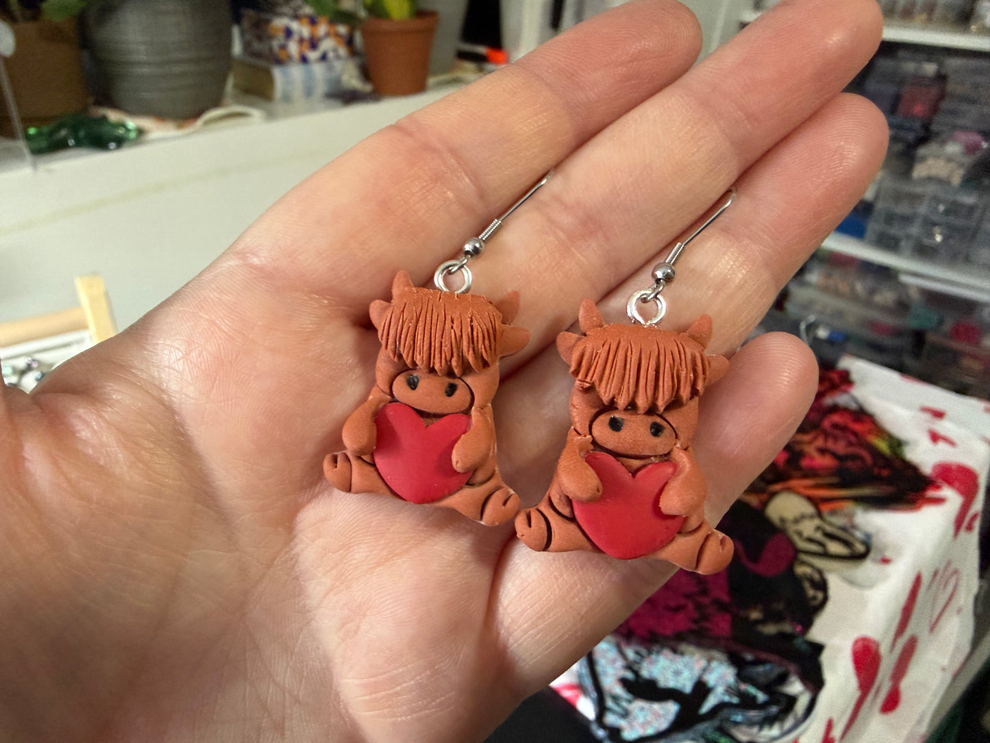 Boucles d’oreilles vaches Highland avec cœur 