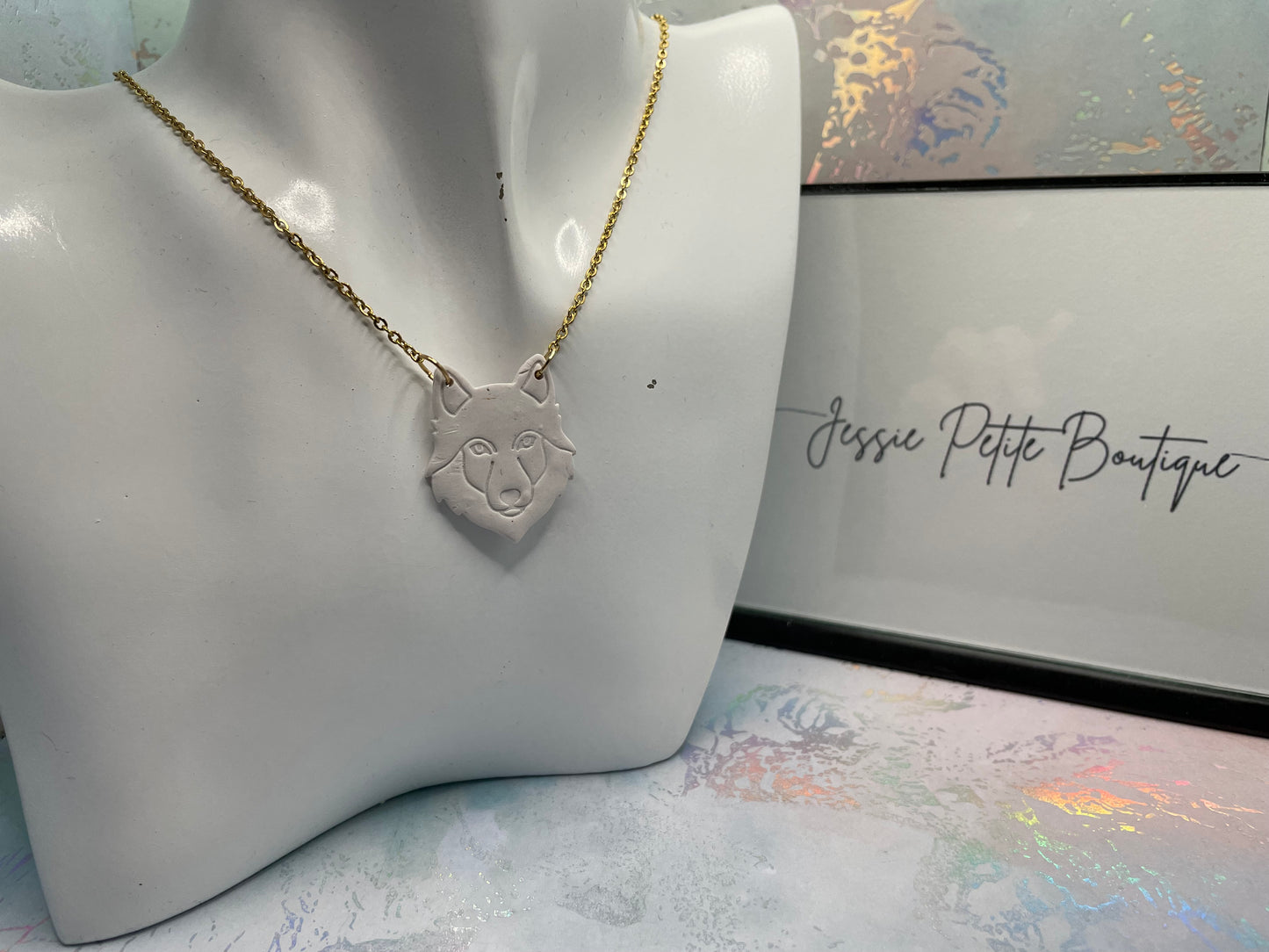 Collier pendentif tête de loup blanc 20'' 