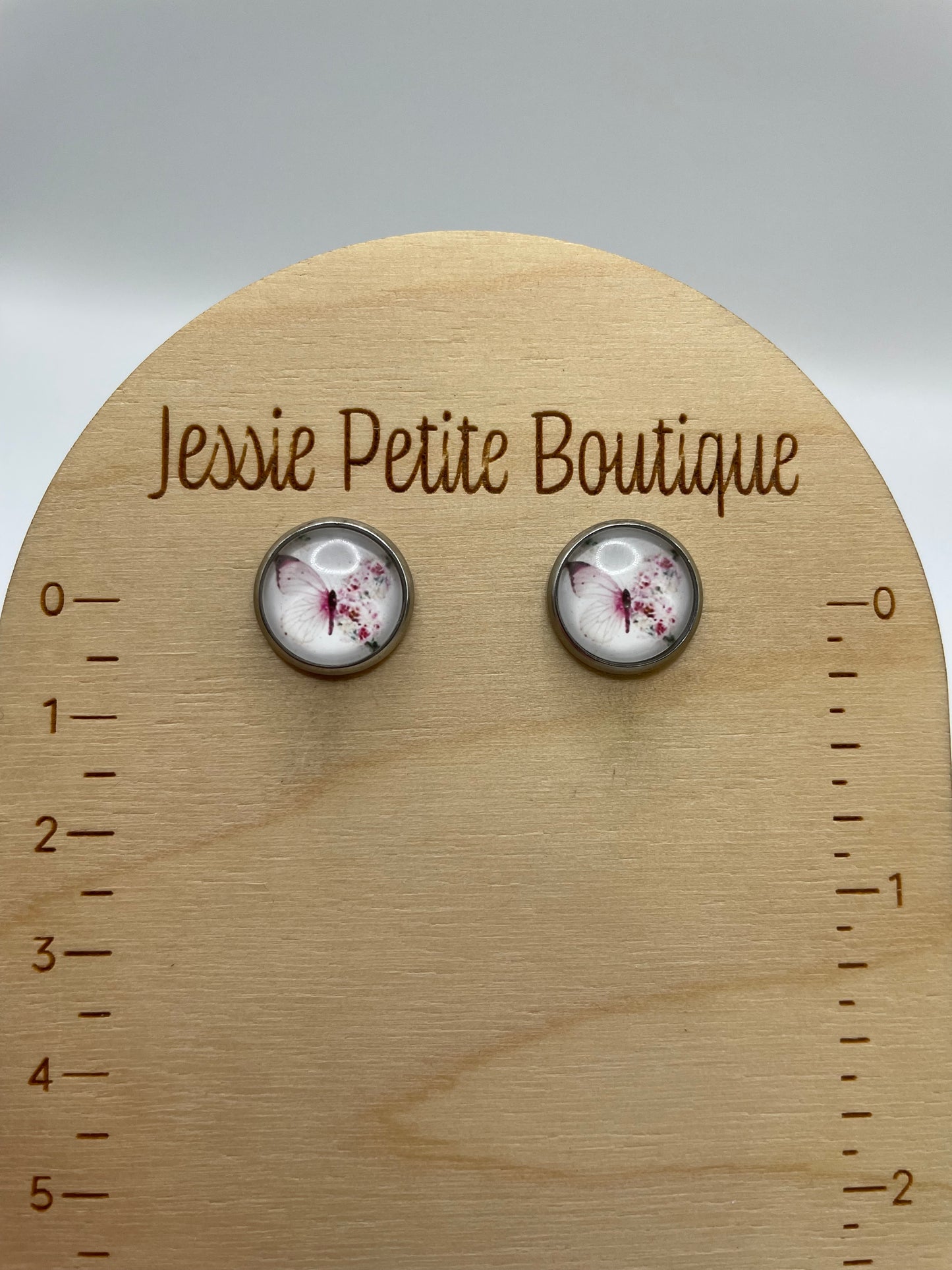 Boutons d’oreilles papillons roses – Acier inoxydable et Sans Nickel