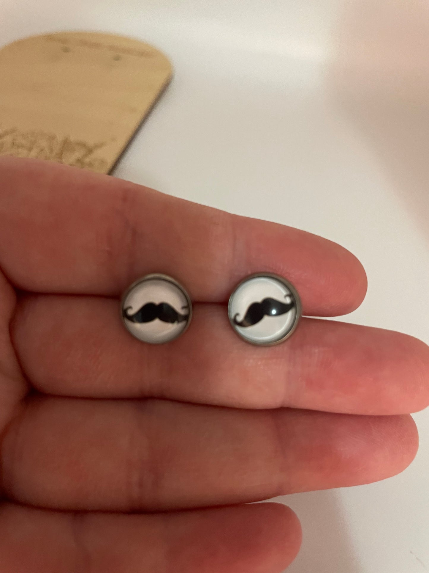 Boutons d’oreilles moustache – Acier inoxydable+Sans Nickel