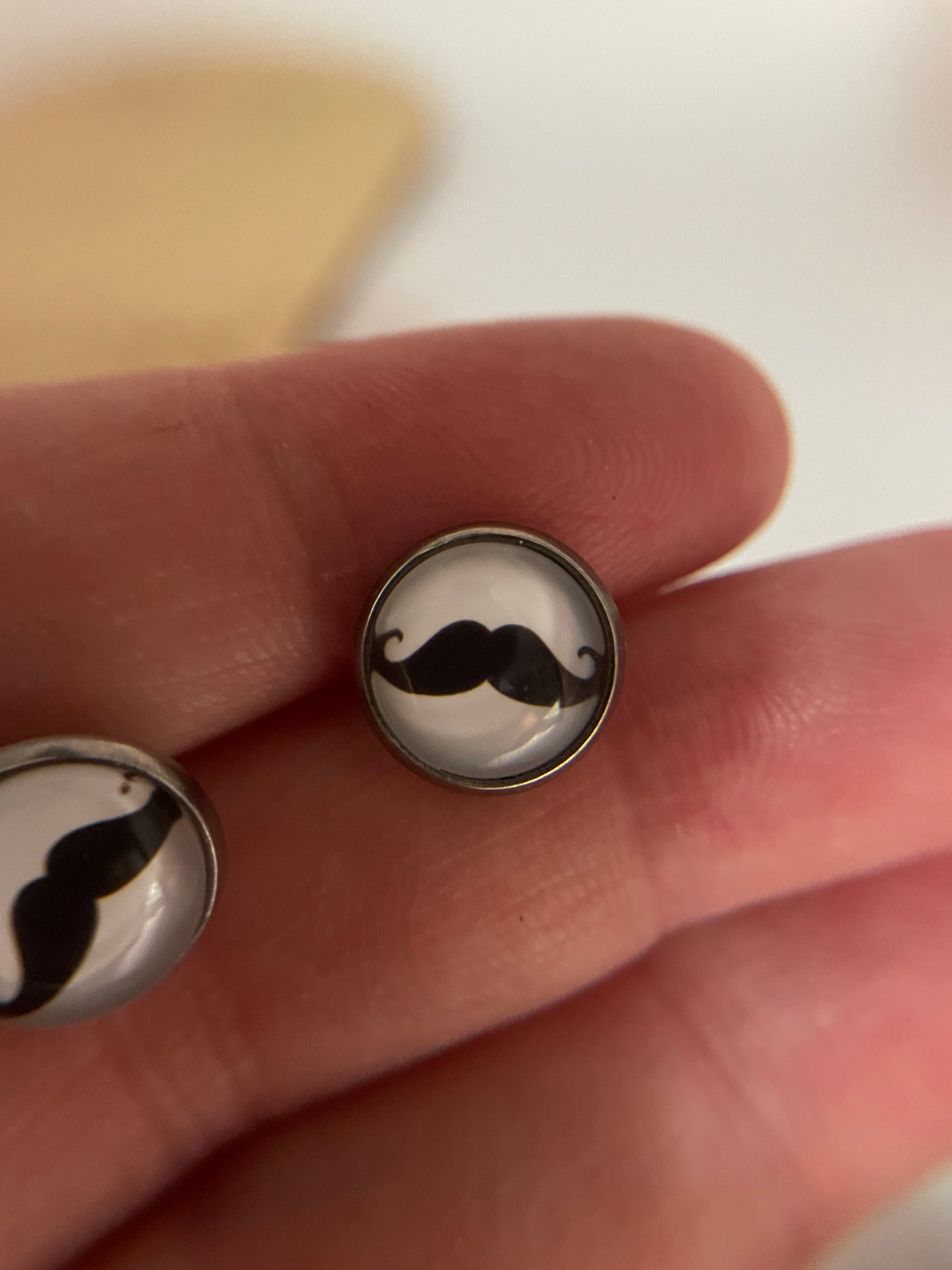 Boutons d’oreilles moustache – Acier inoxydable+Sans Nickel