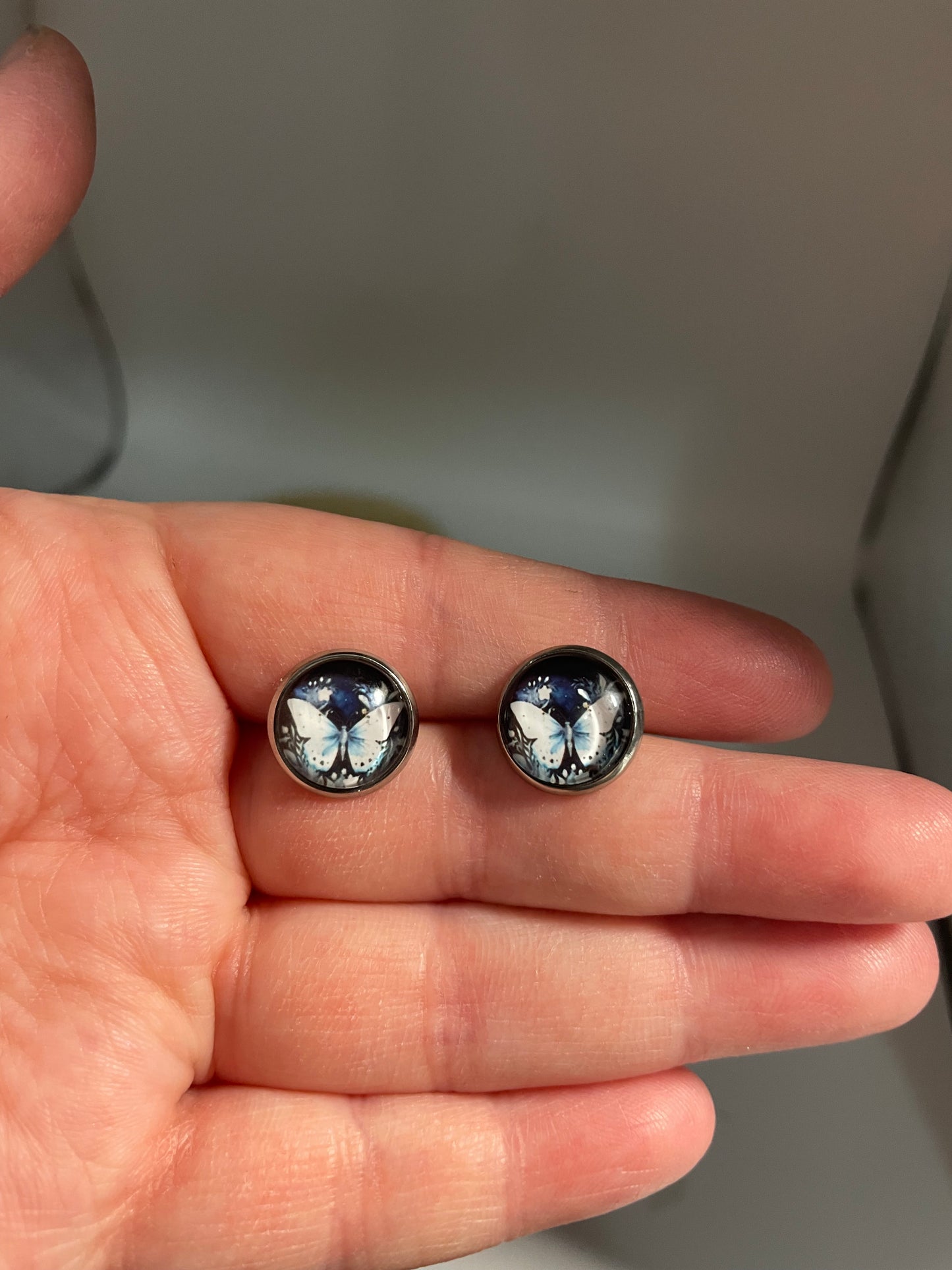 Boutons d’oreilles papillon de nuit – Acier inoxydable +sans nickel