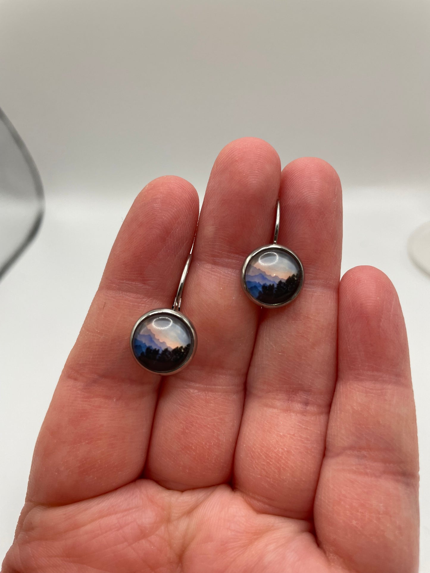 Boucles d’oreilles dormeuses coucher de soleil sur les montagnes – Acier inoxydable +Sans Nickel