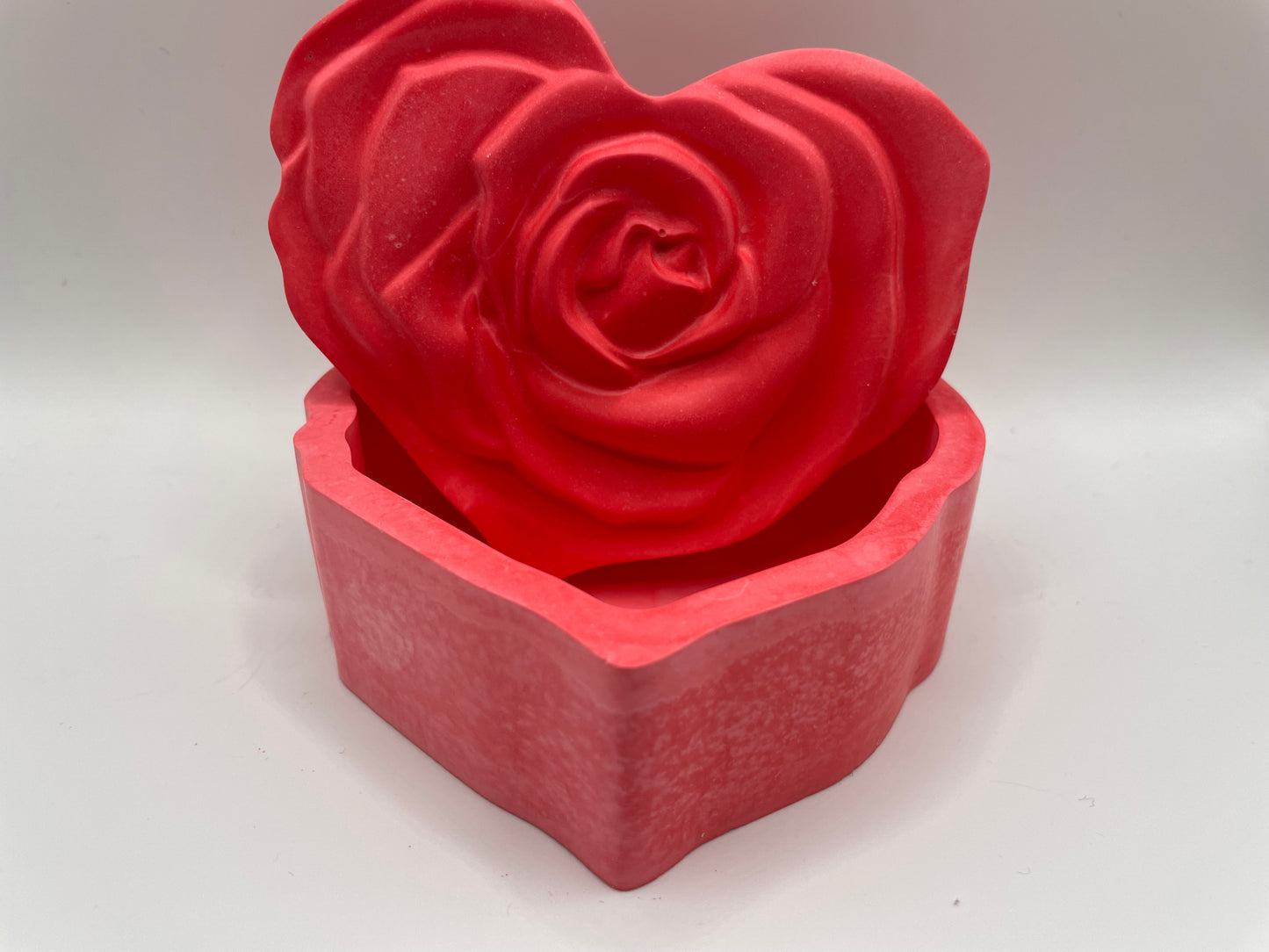 Heart-Shaped Eco-Resin Container with Rose Lid