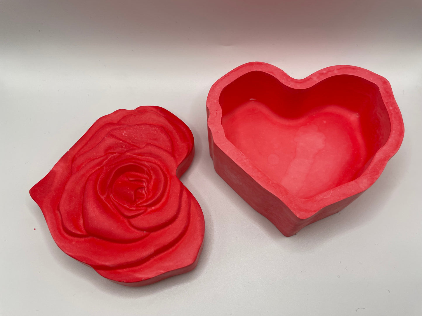 Heart-Shaped Eco-Resin Container with Rose Lid