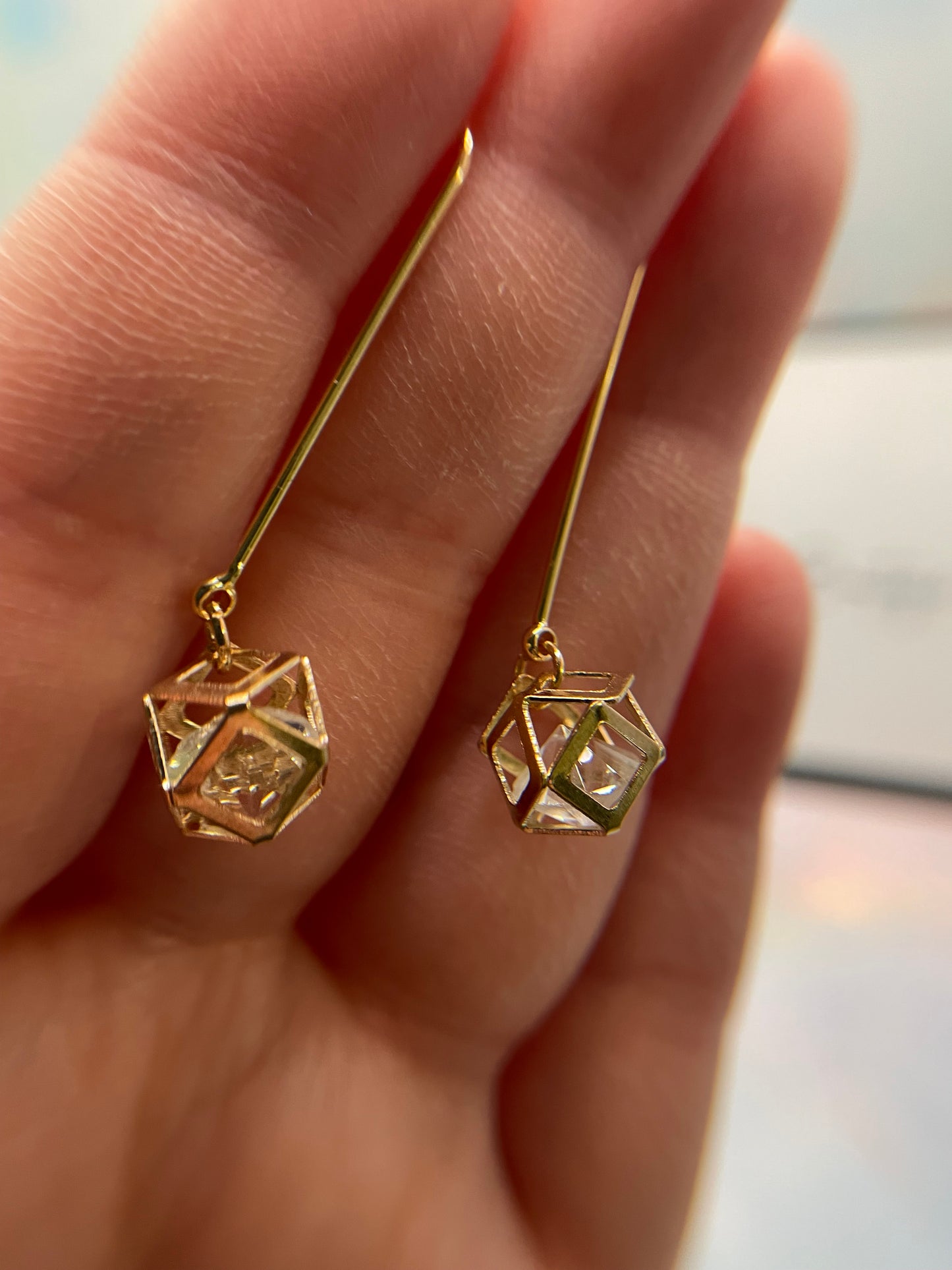 Boucles d'oreilles cage polyèdres en or+ diamant en verre