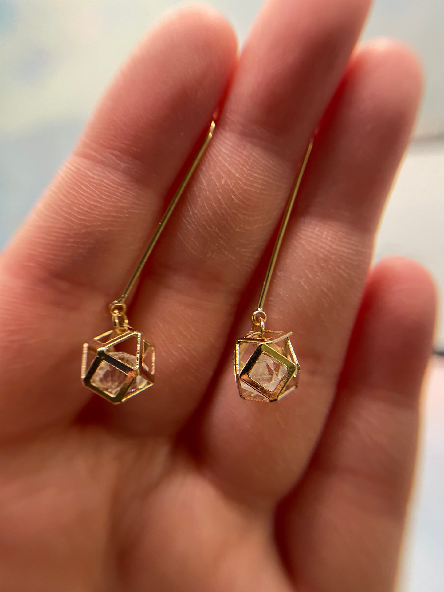 Boucles d'oreilles cage polyèdres en or+ diamant en verre