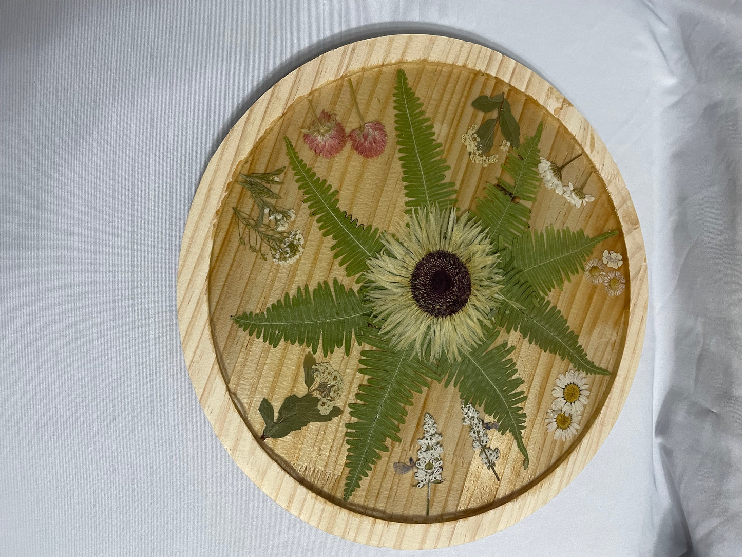 Plateau pour divan en bois avec de vraies fleurs séchées