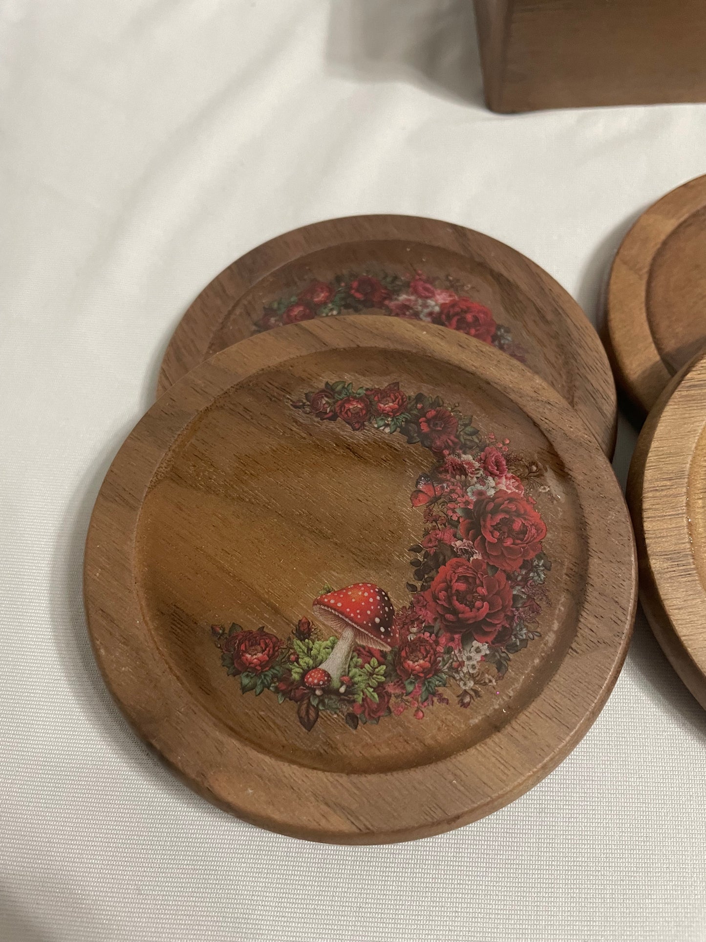 Red mushroom walnut coaster set + holder
