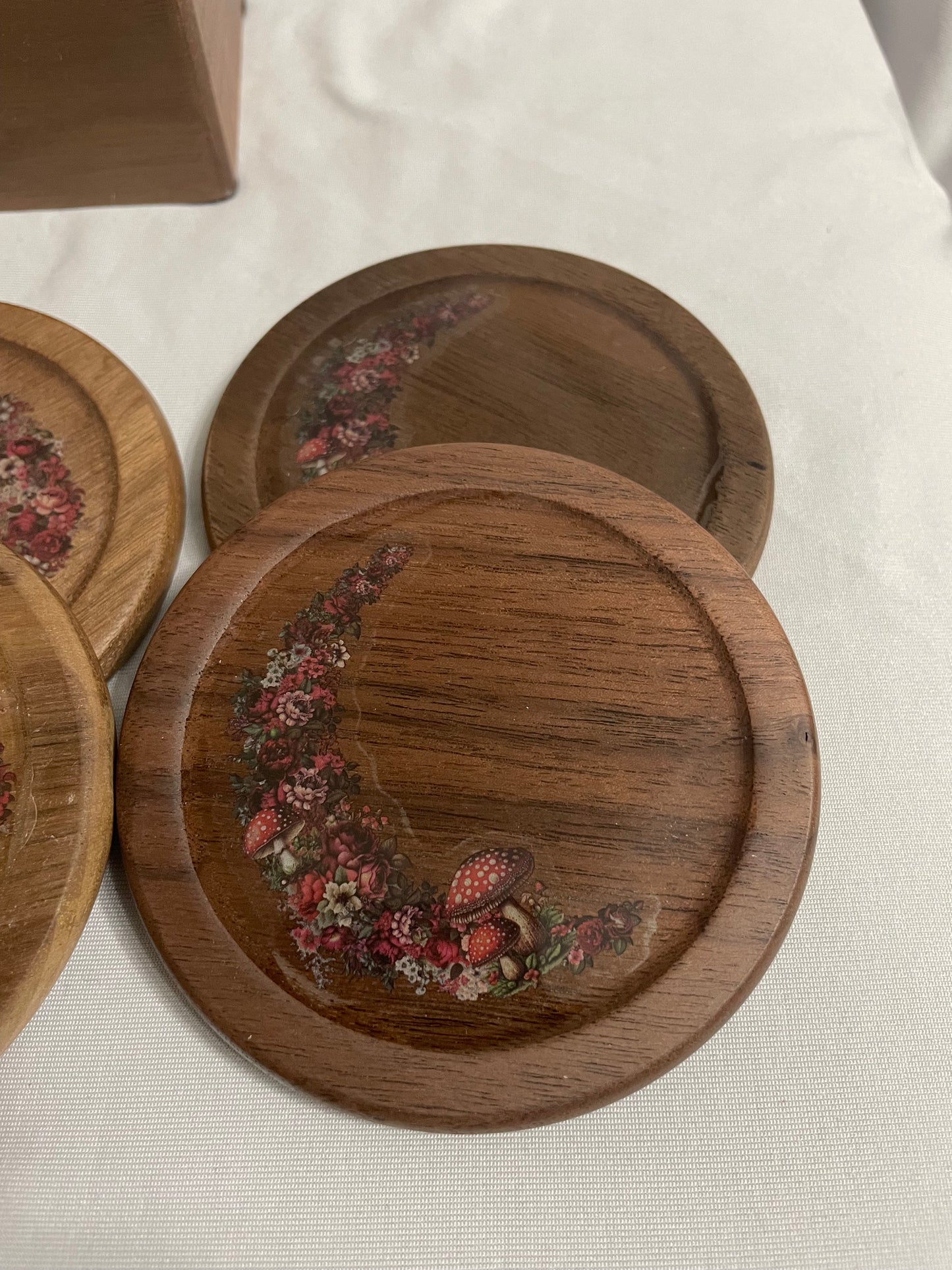 Red mushroom walnut coaster set + holder
