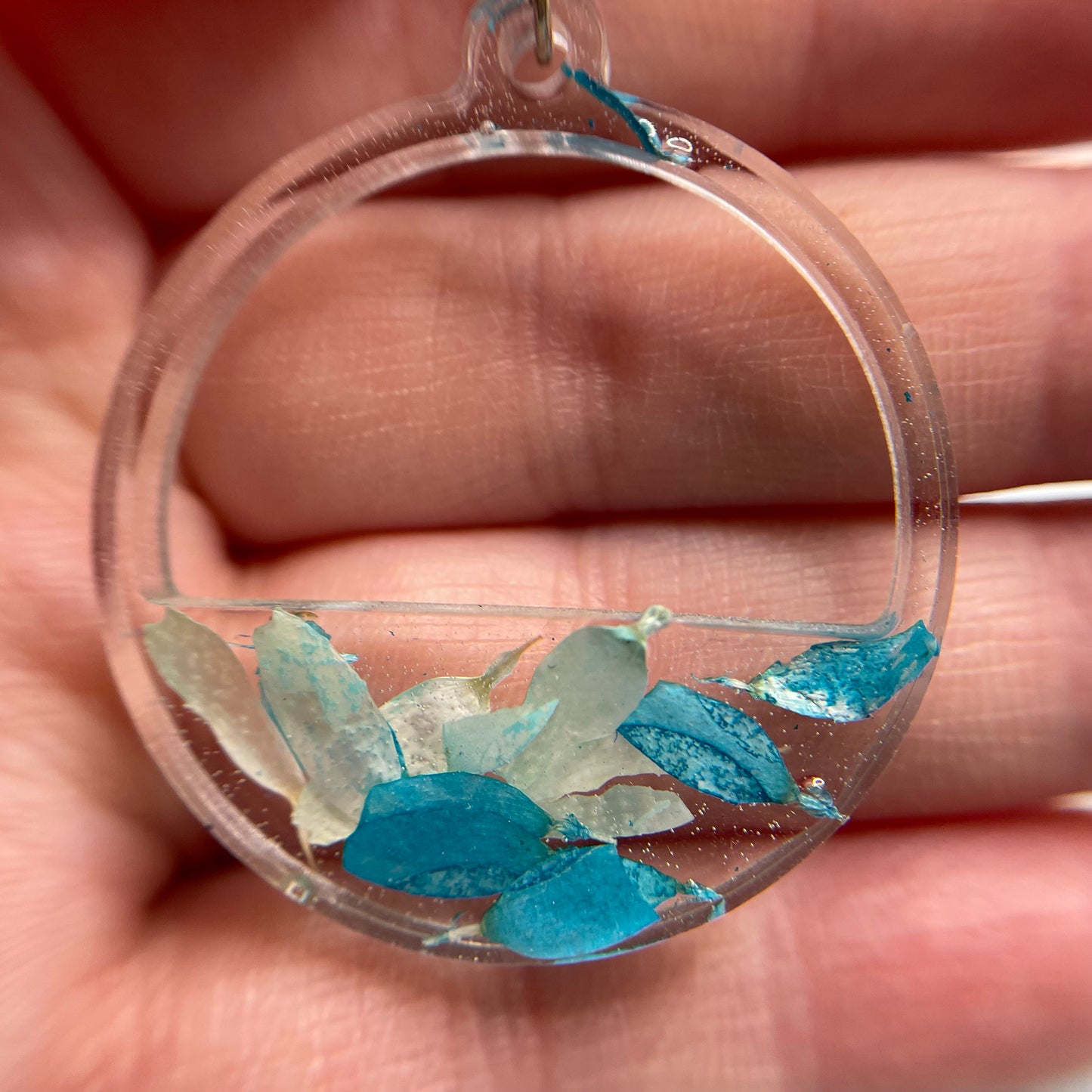 Horizon : Boucles d'oreilles pétales de fleurs bleues