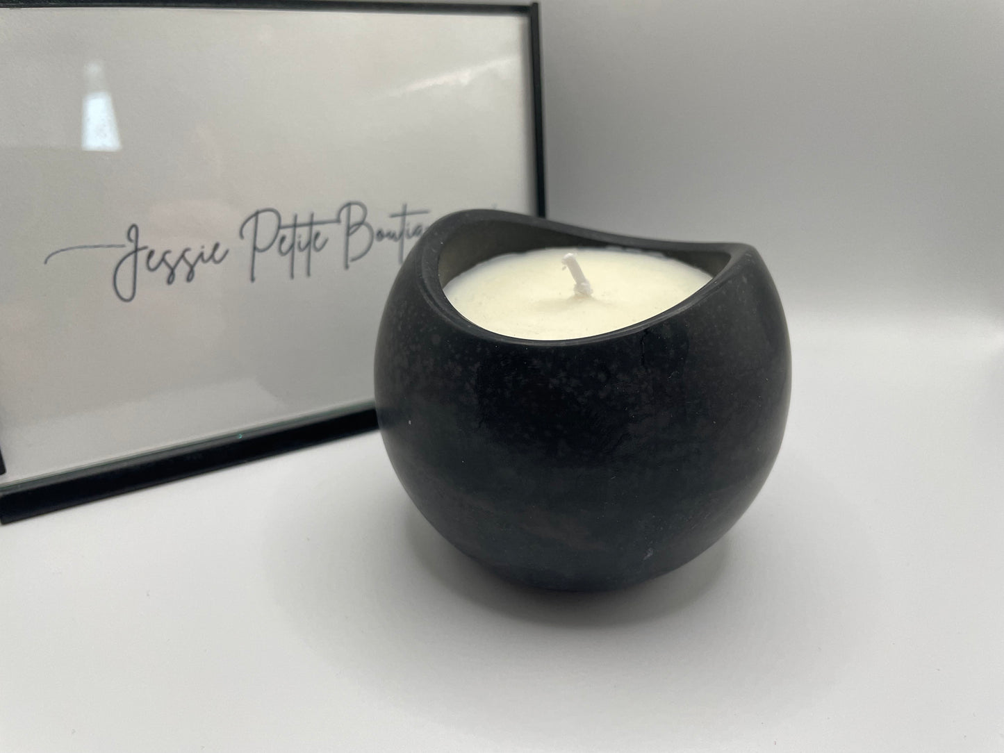 Chandelle Artisanale en Éco-Résine Noire – Huiles Essentielles Citron & Orange