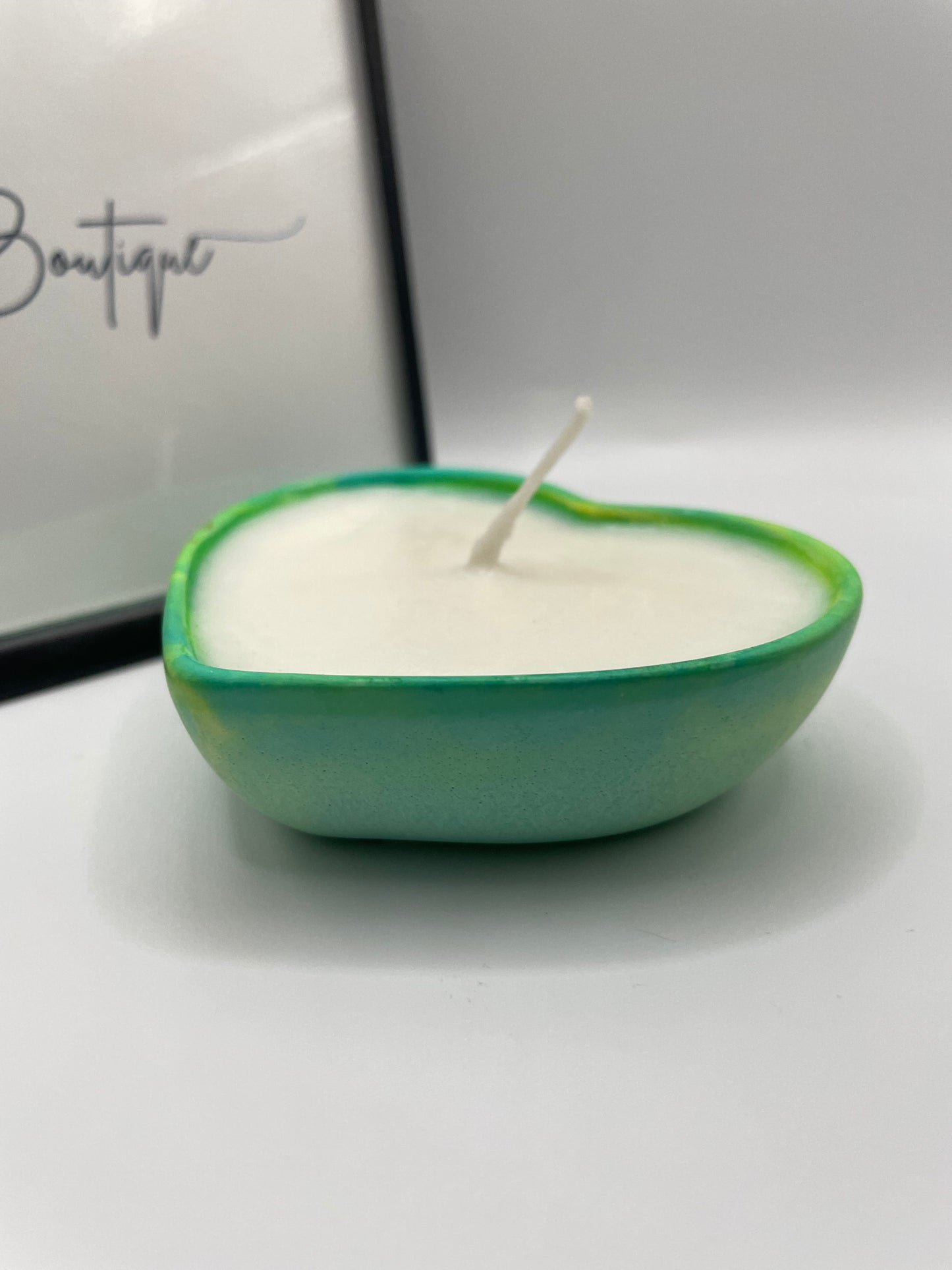 Small Heart Eco-Resin Candles – Handmade Soy Wax