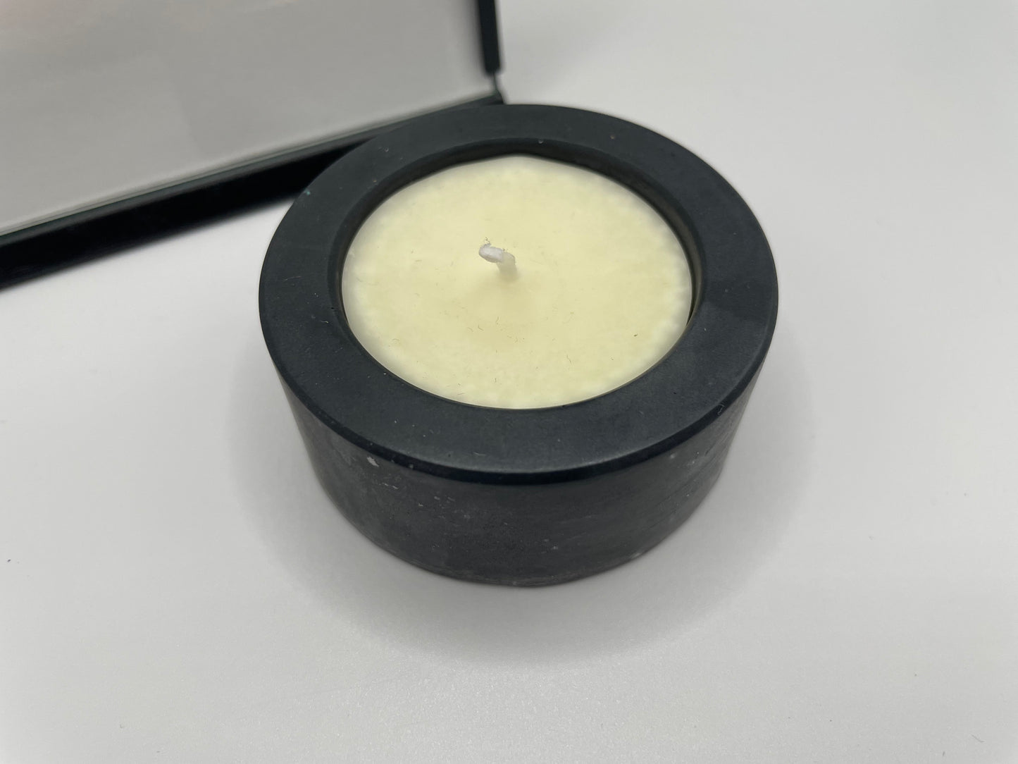 Mini Chandelle en Éco-Résine Noire – Forêt de Sapin