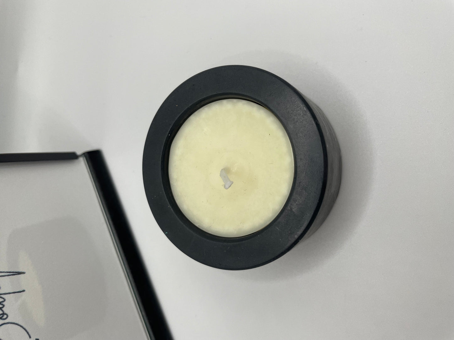 Mini Chandelle en Éco-Résine Noire – Forêt de Sapin