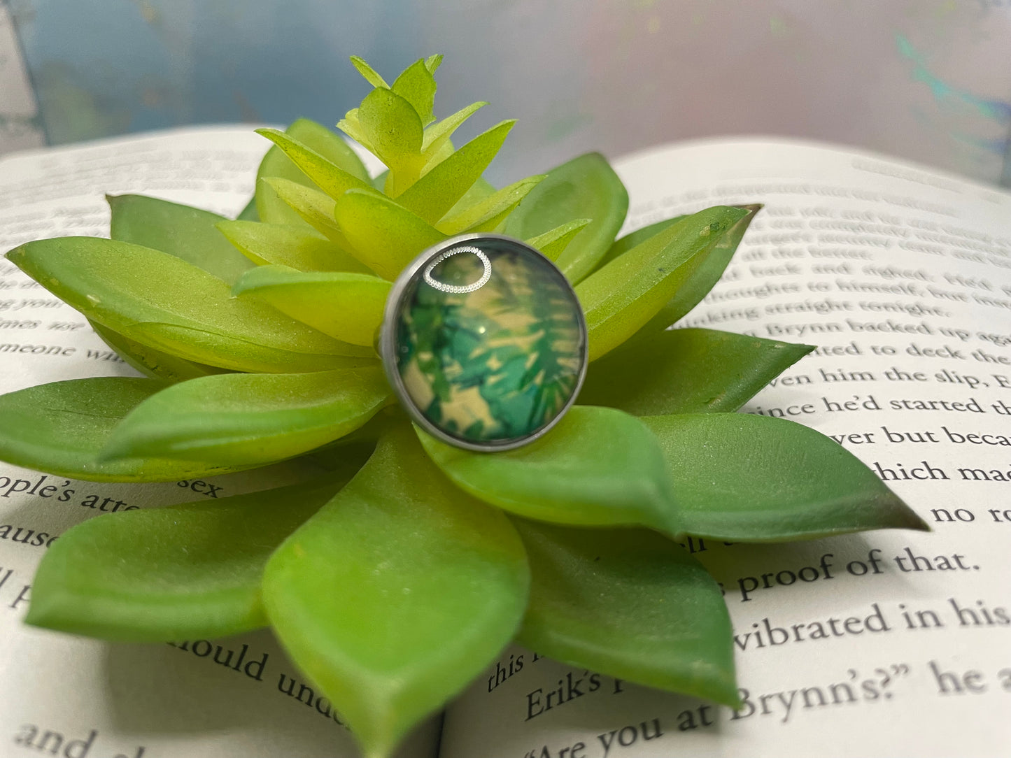 Bague cabochon florale tropicale – acier inoxydable (ajustable)