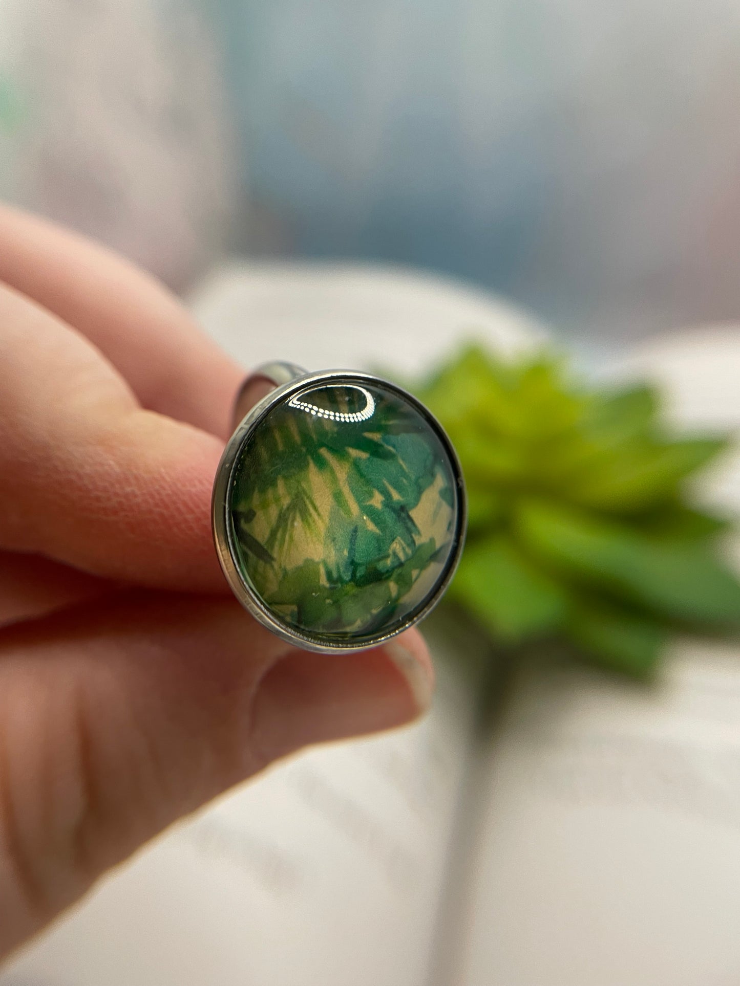 Bague cabochon florale tropicale – acier inoxydable (ajustable)