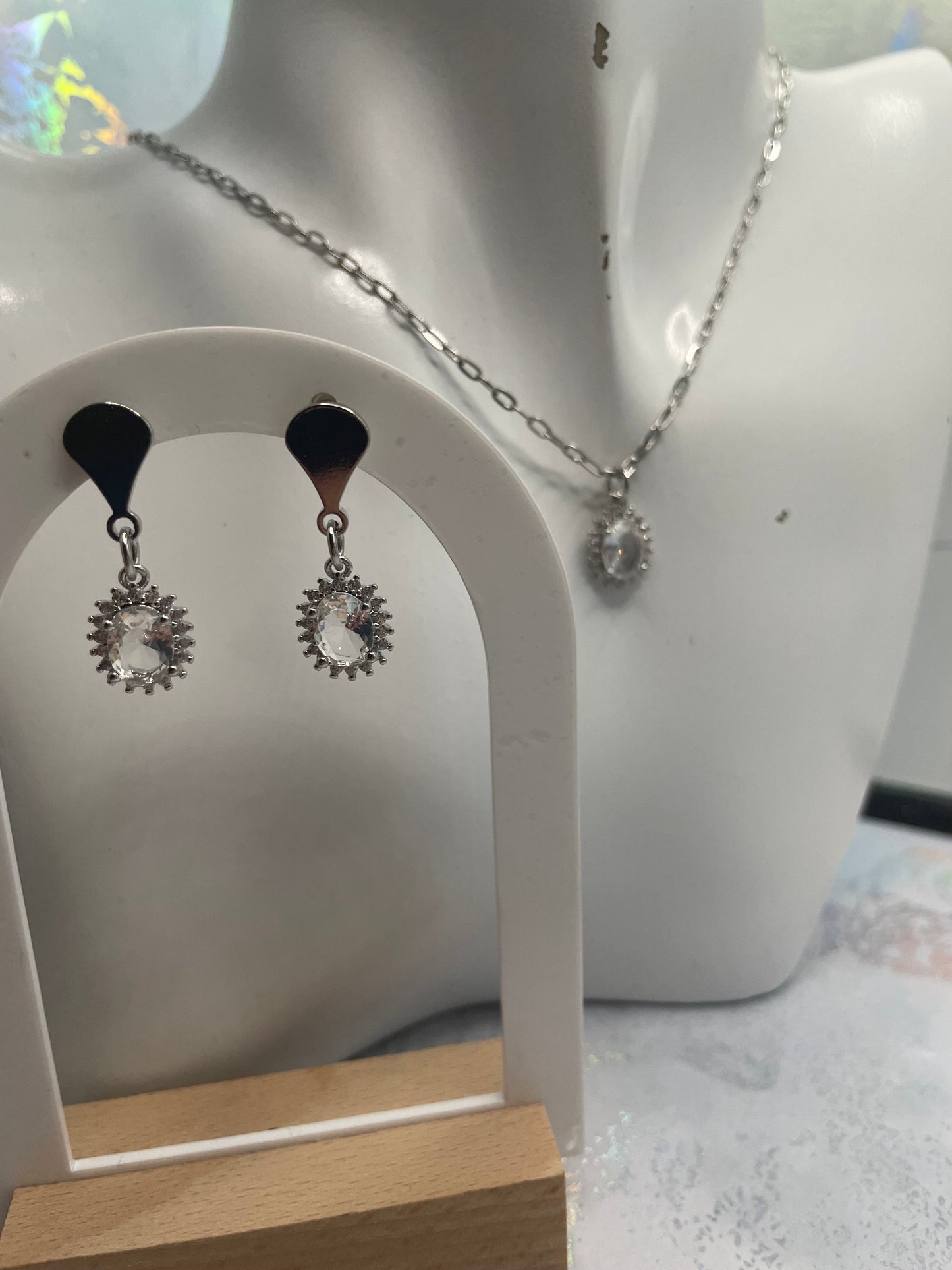 Ensemble ovale zircone cubique scintillantes - 20'' Sans Nickel