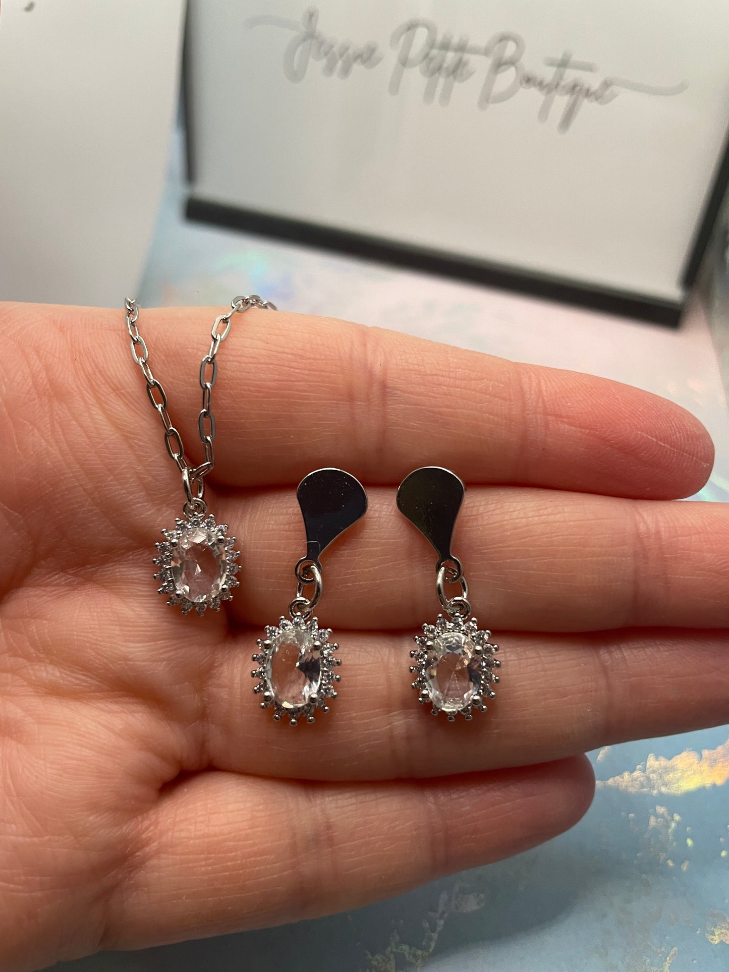 Ensemble ovale zircone cubique scintillantes - 20'' Sans Nickel