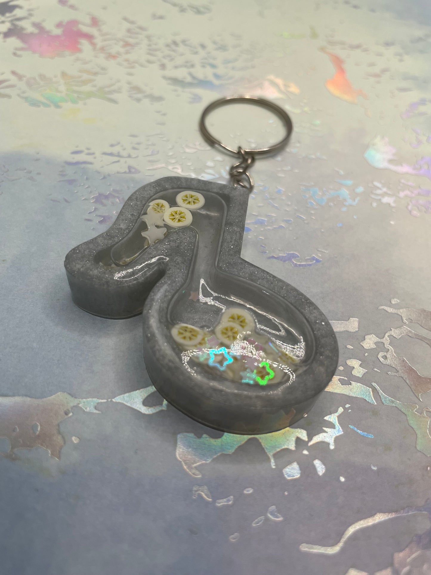 Musical Shaker Resin Keychain – Guitar & Music Note
