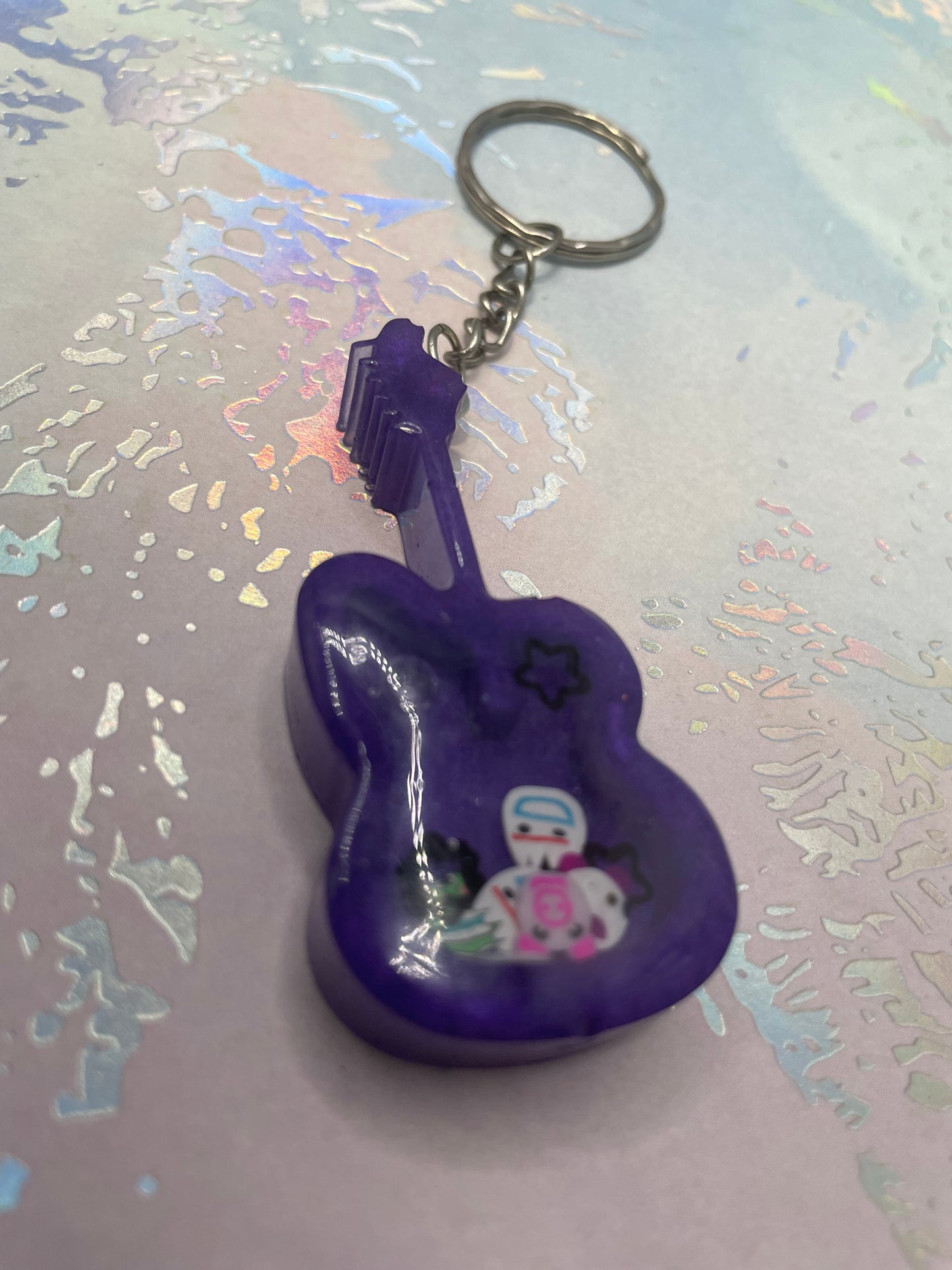 Musical Shaker Resin Keychain – Guitar & Music Note