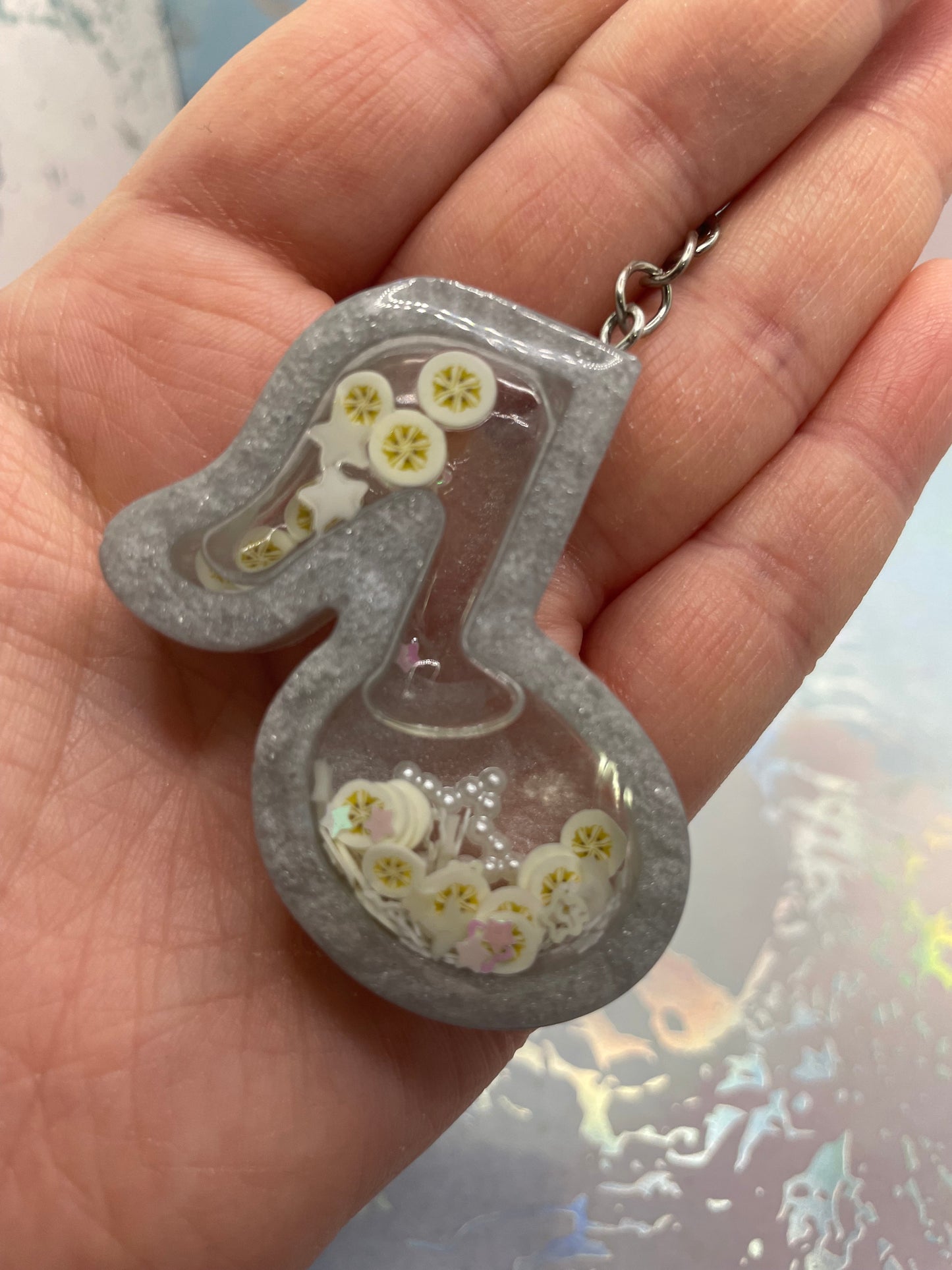 Musical Shaker Resin Keychain – Guitar & Music Note