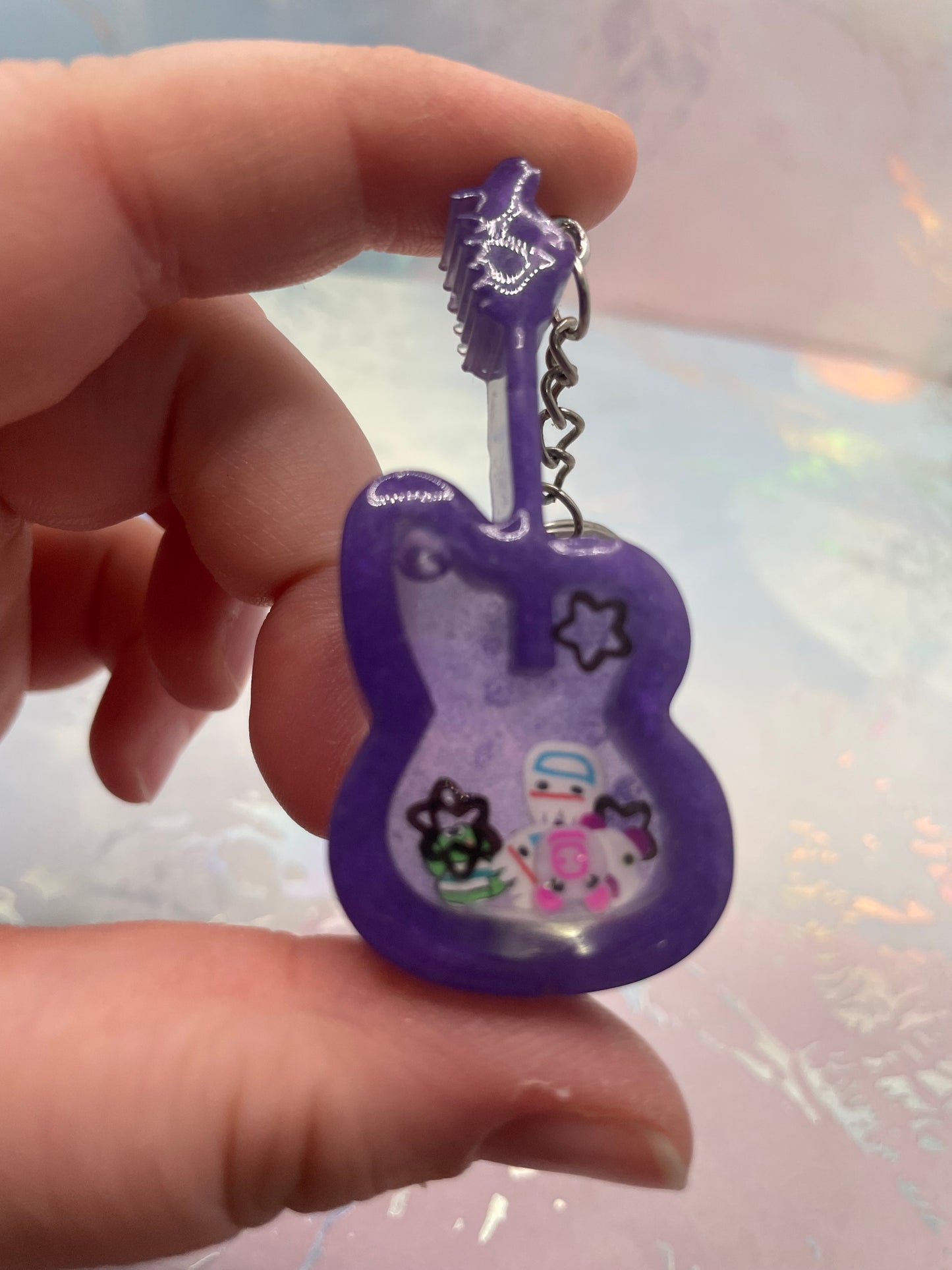 Musical Shaker Resin Keychain – Guitar & Music Note