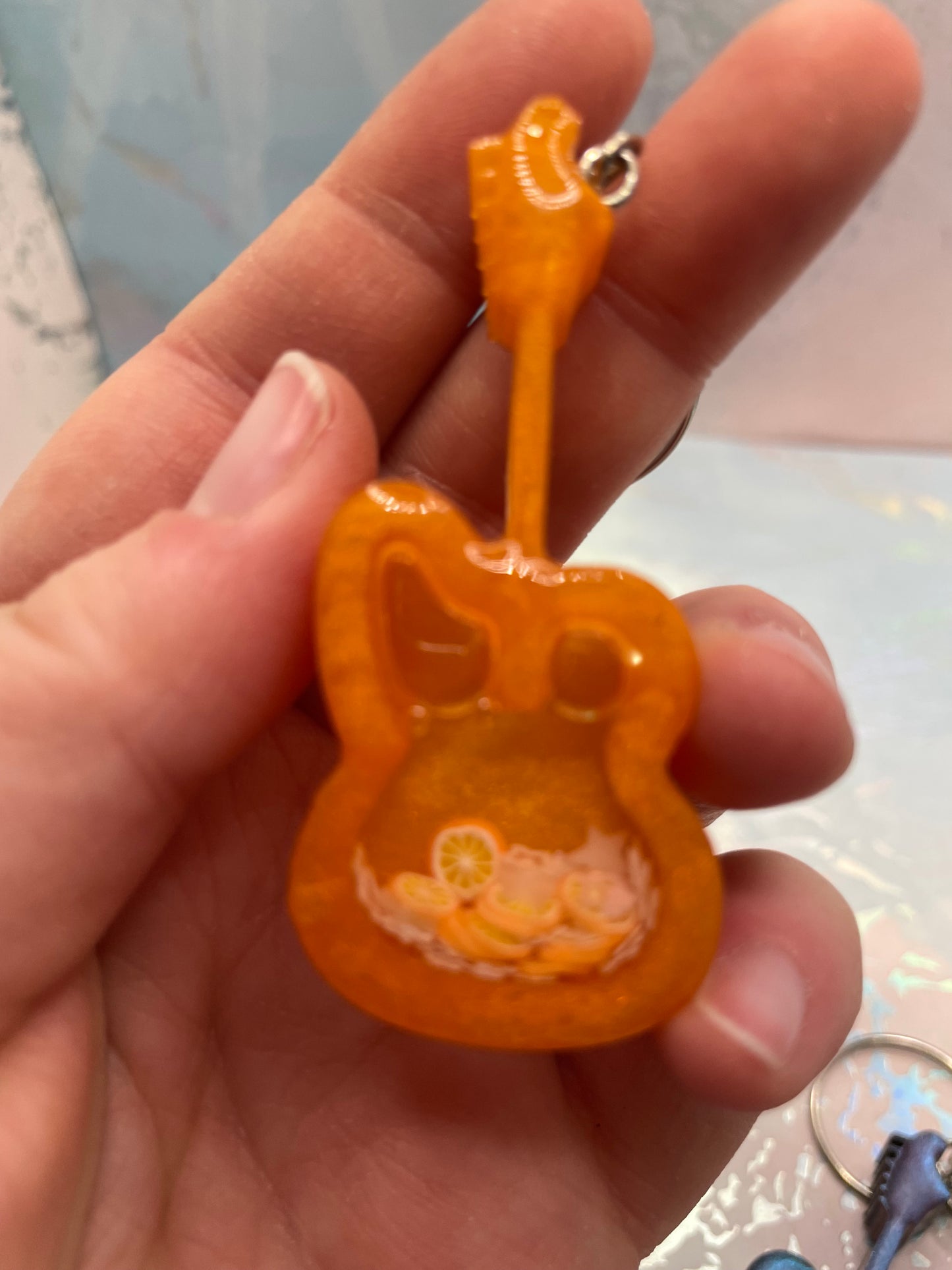 Musical Shaker Resin Keychain – Guitar & Music Note