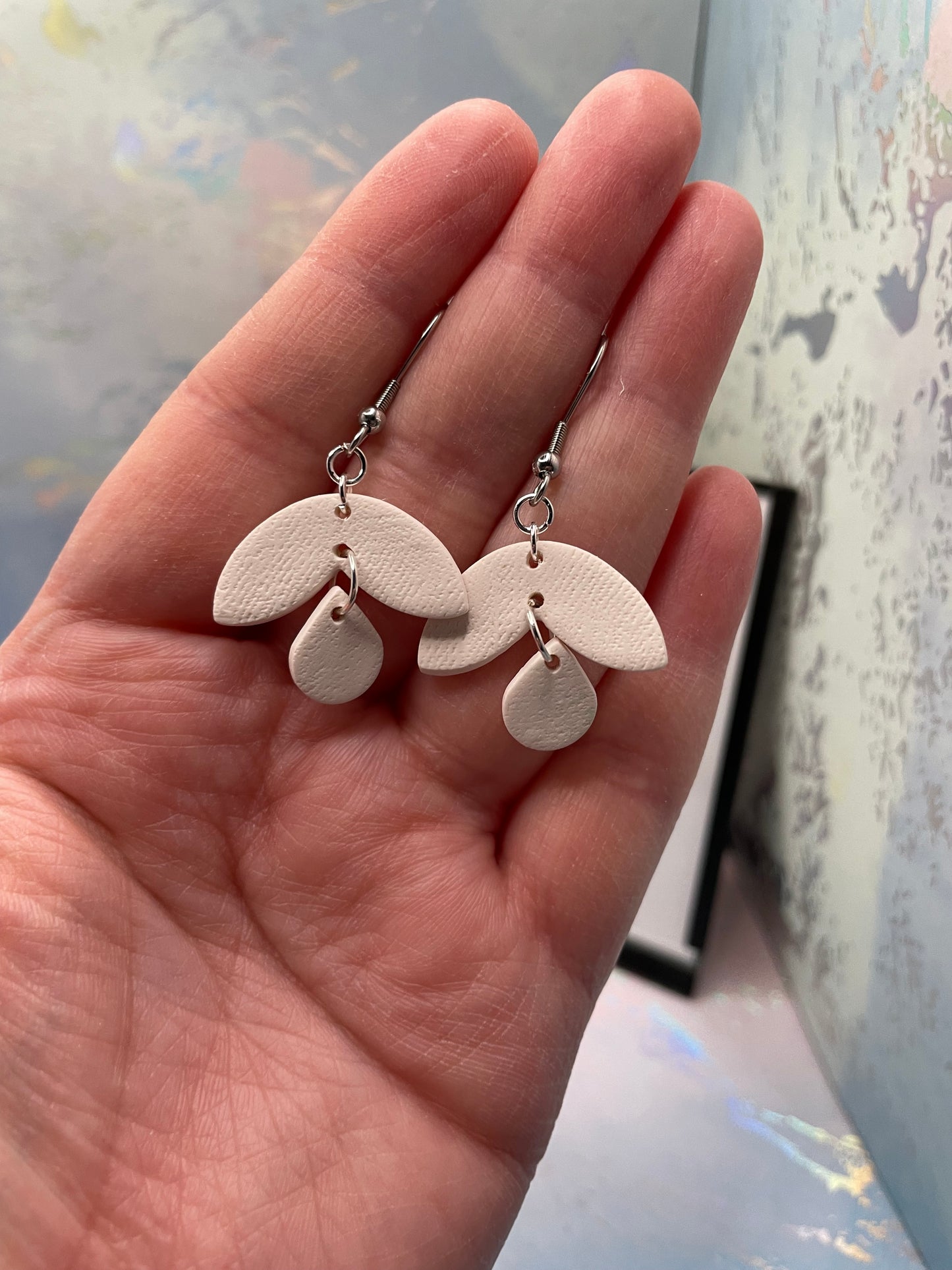 Boucles d'oreilles fleurs en argile blanche - Acier Inoxydable + Sans Nickel