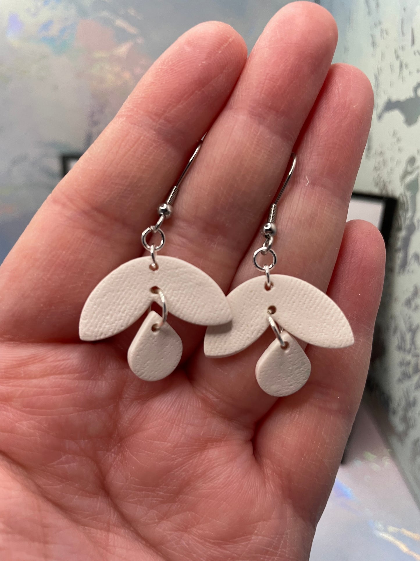 Boucles d'oreilles fleurs en argile blanche - Acier Inoxydable + Sans Nickel