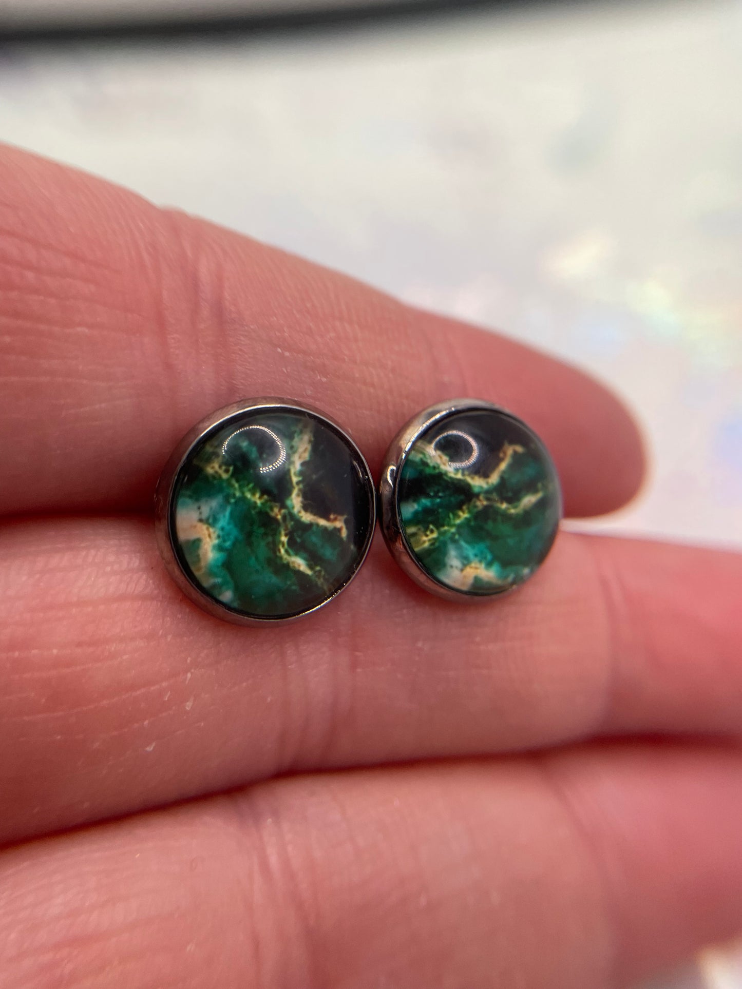 Bouton d'oreilles cabochon vert marbré-Acier Inoxydable+Sans Nickel