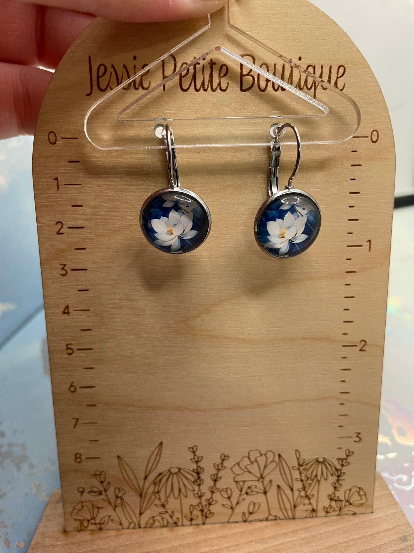 Boucles d’oreilles dormeuse cabochon lotus blanc -Acier Inoxydable+Sans Nickel