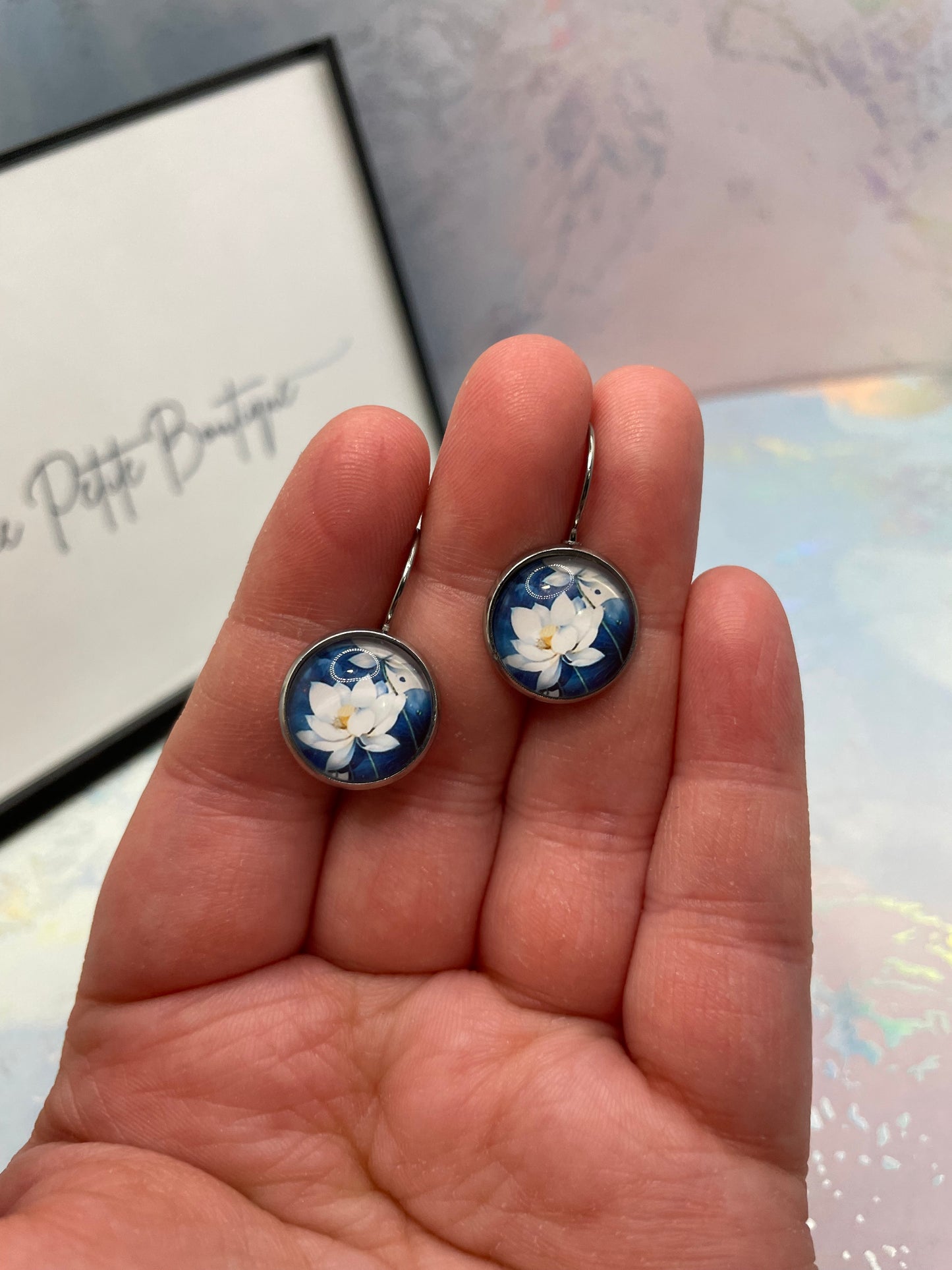 Boucles d’oreilles dormeuse cabochon lotus blanc -Acier Inoxydable+Sans Nickel