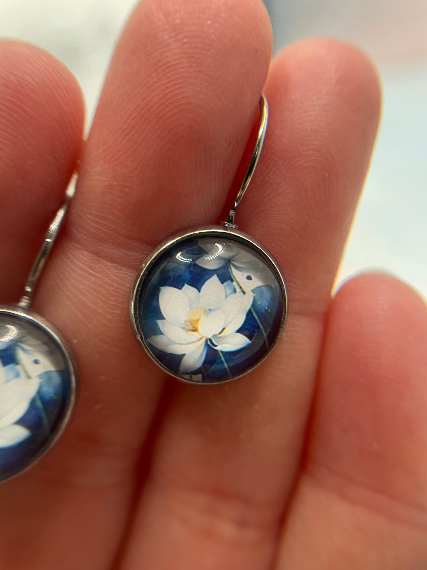 Boucles d’oreilles dormeuse cabochon lotus blanc -Acier Inoxydable+Sans Nickel