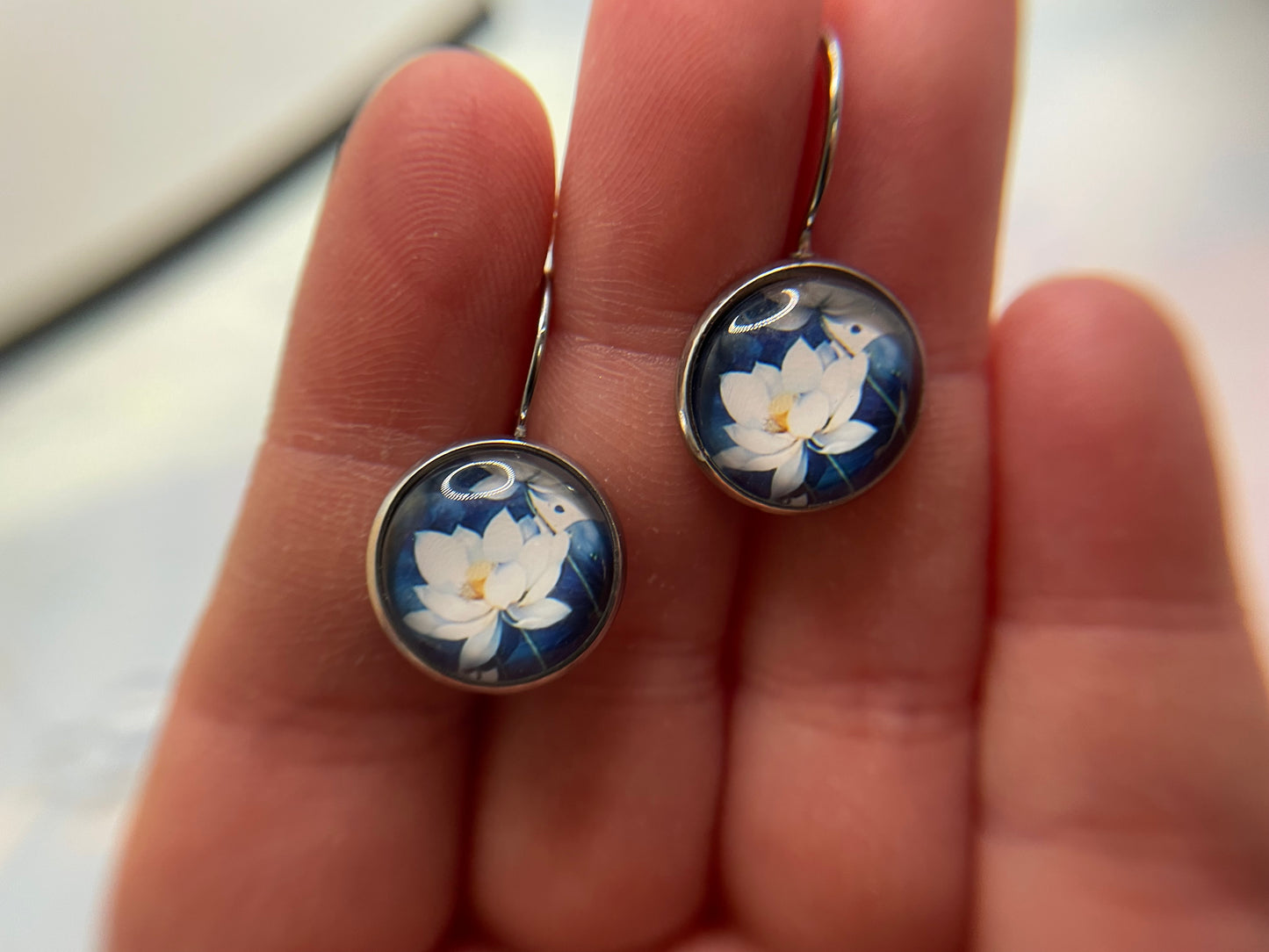 Boucles d’oreilles dormeuse cabochon lotus blanc -Acier Inoxydable+Sans Nickel