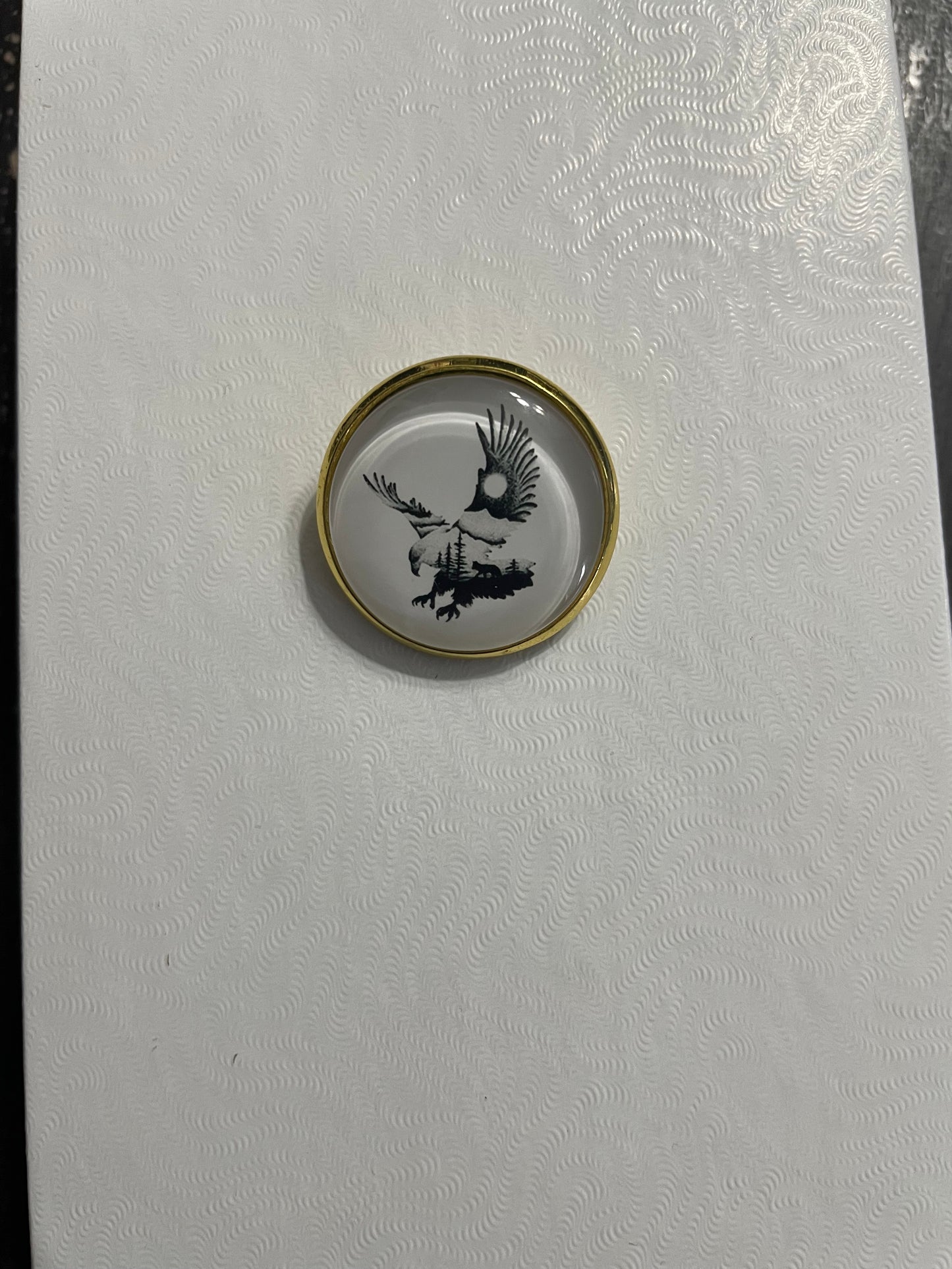 Broche Silhouette d’aigle – 25 mm