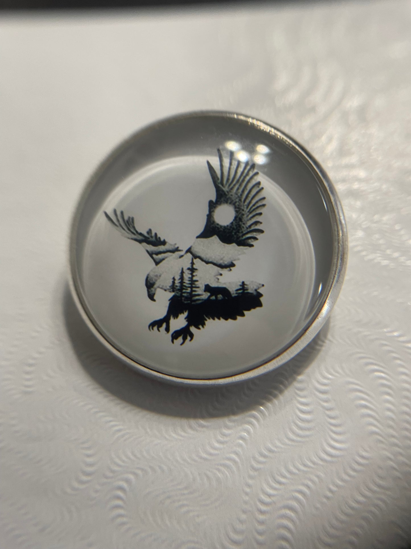 Broche Silhouette d’aigle – 25 mm