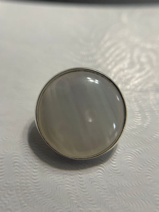 Broche Cabochon en Coquillage – 20 mm